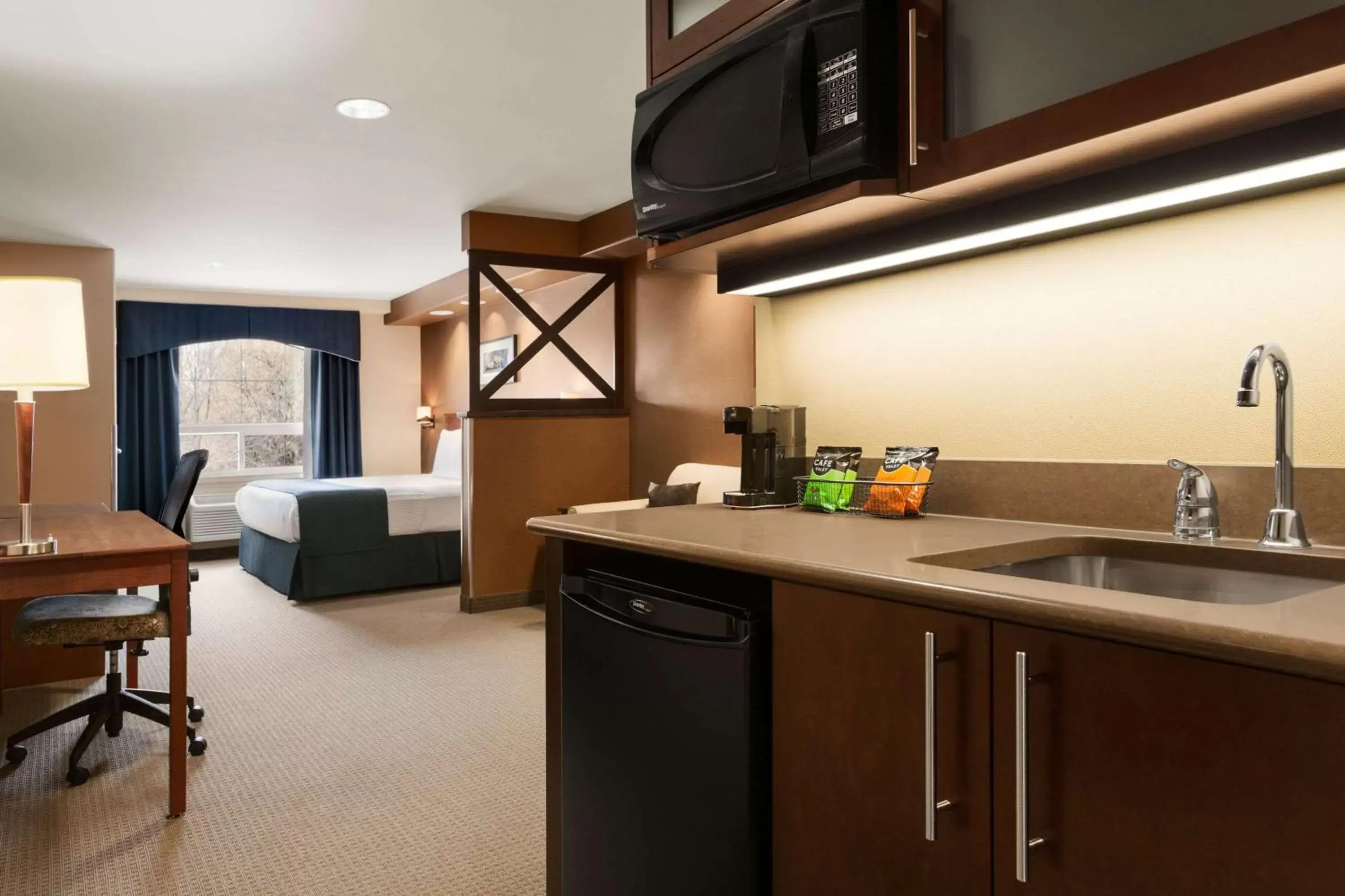 Photo of the whole room, Kitchen/Kitchenette in Days Inn & Suites by Wyndham Brandon