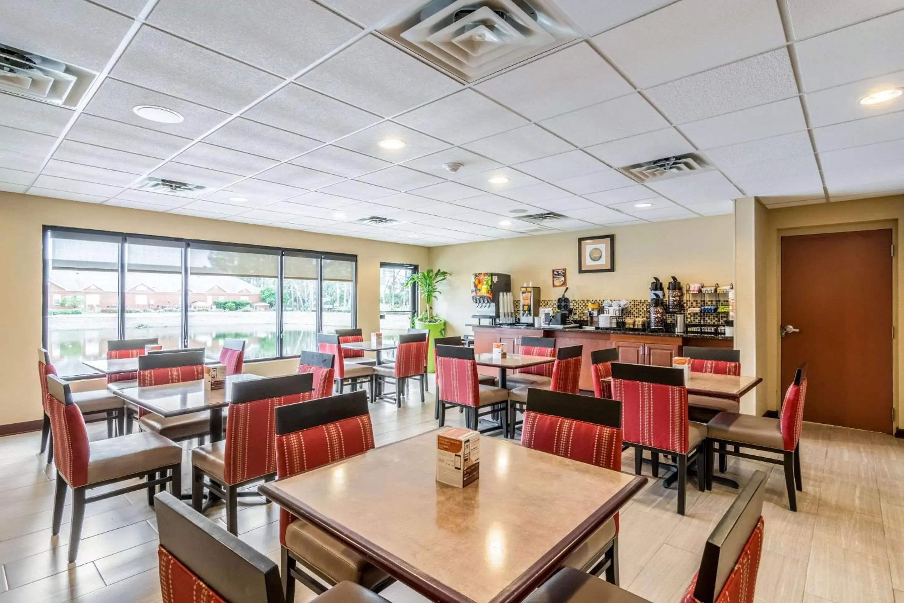 Restaurant/Places to Eat in Comfort Inn & Suites Panama City Mall