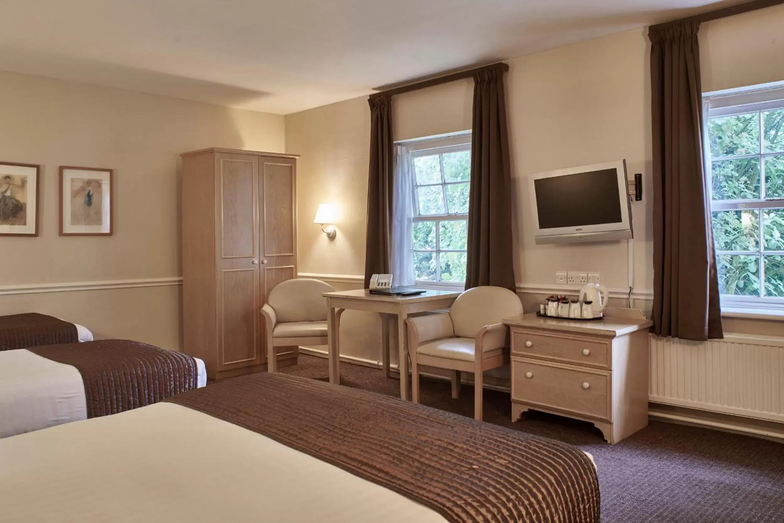 Bedroom, TV/Entertainment Center in The Regency Hotel