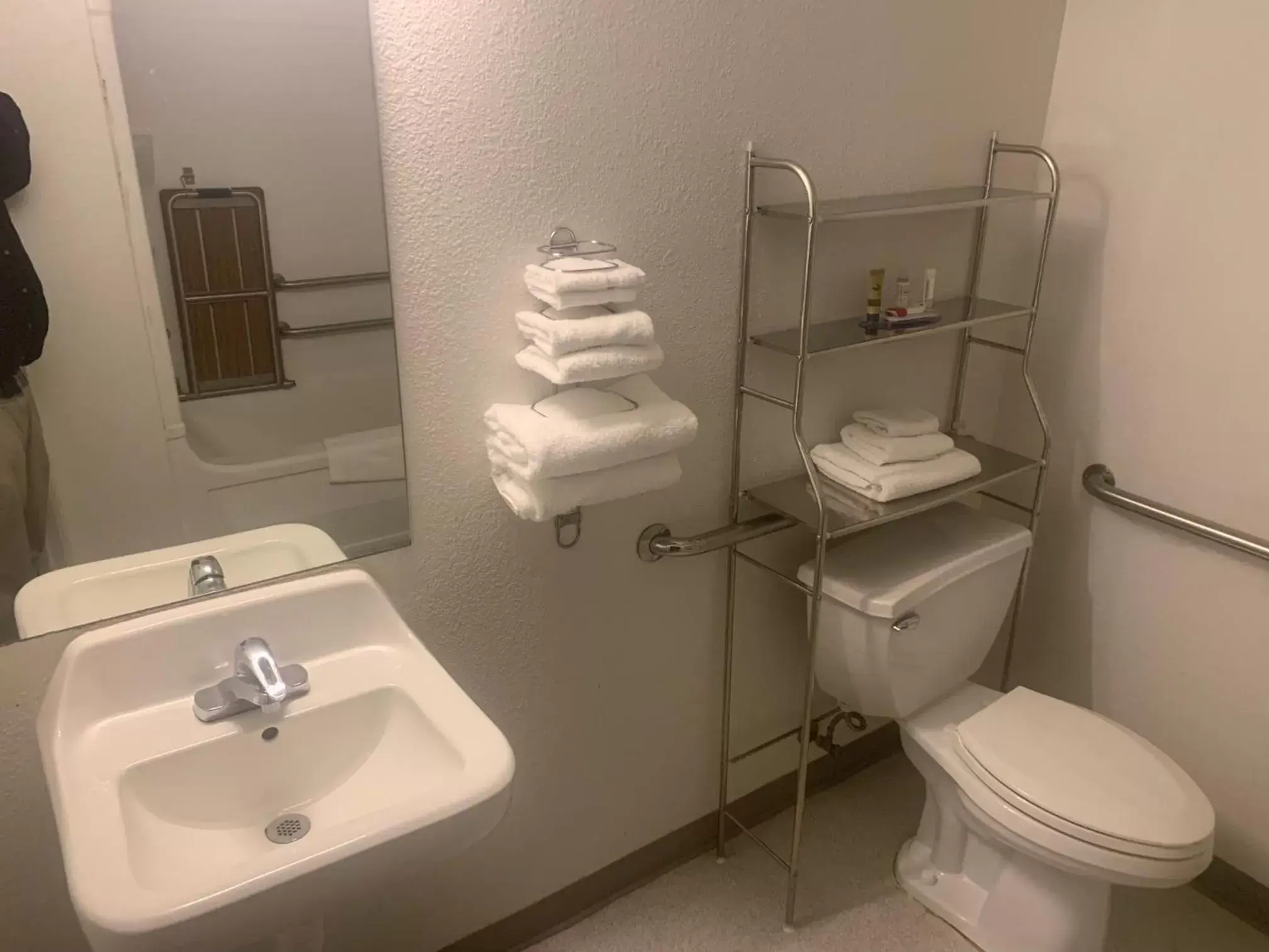 Bathroom in Quality Inn Yuba City-Marysville