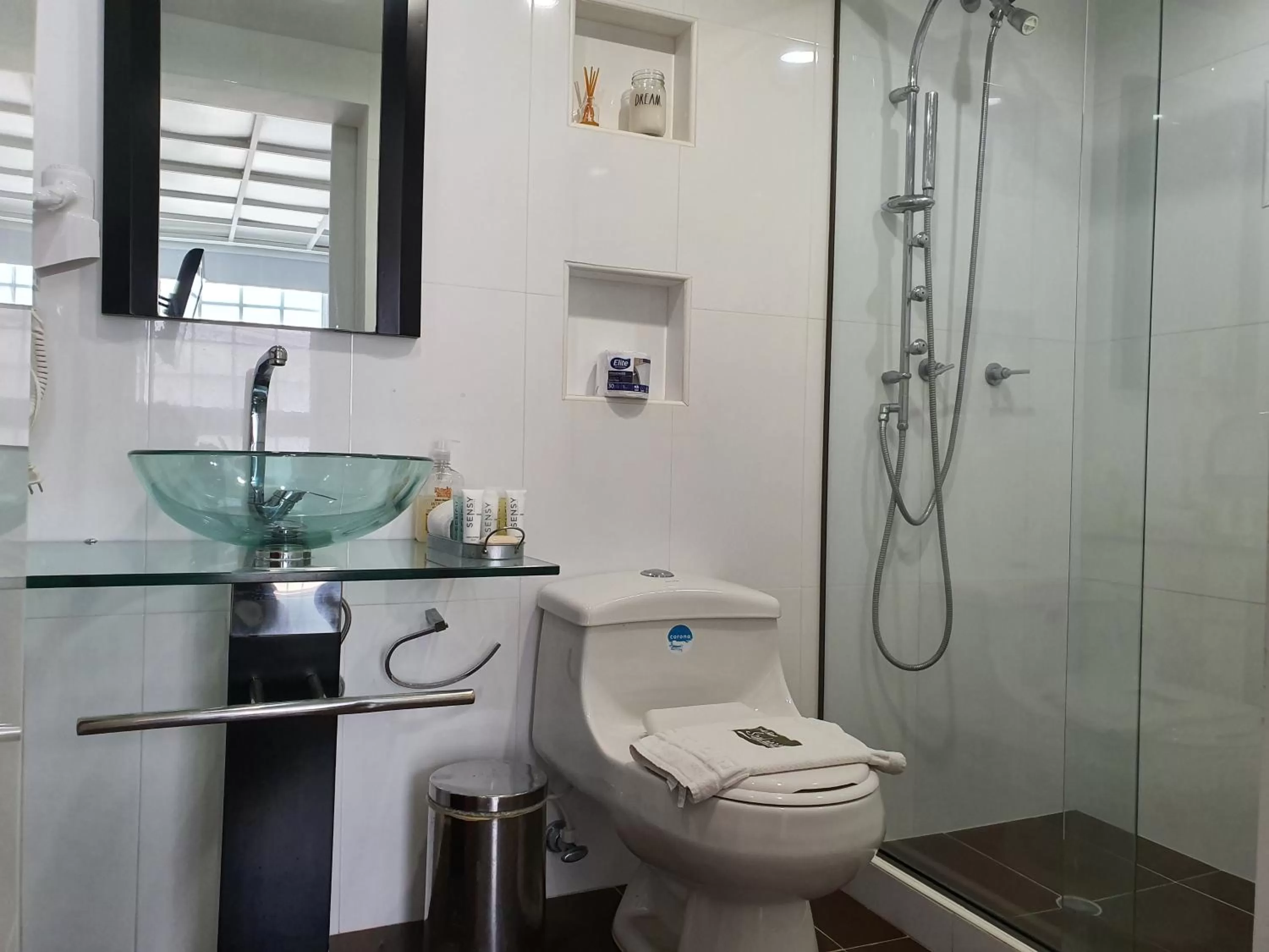 Shower in Hotel Casa Madero