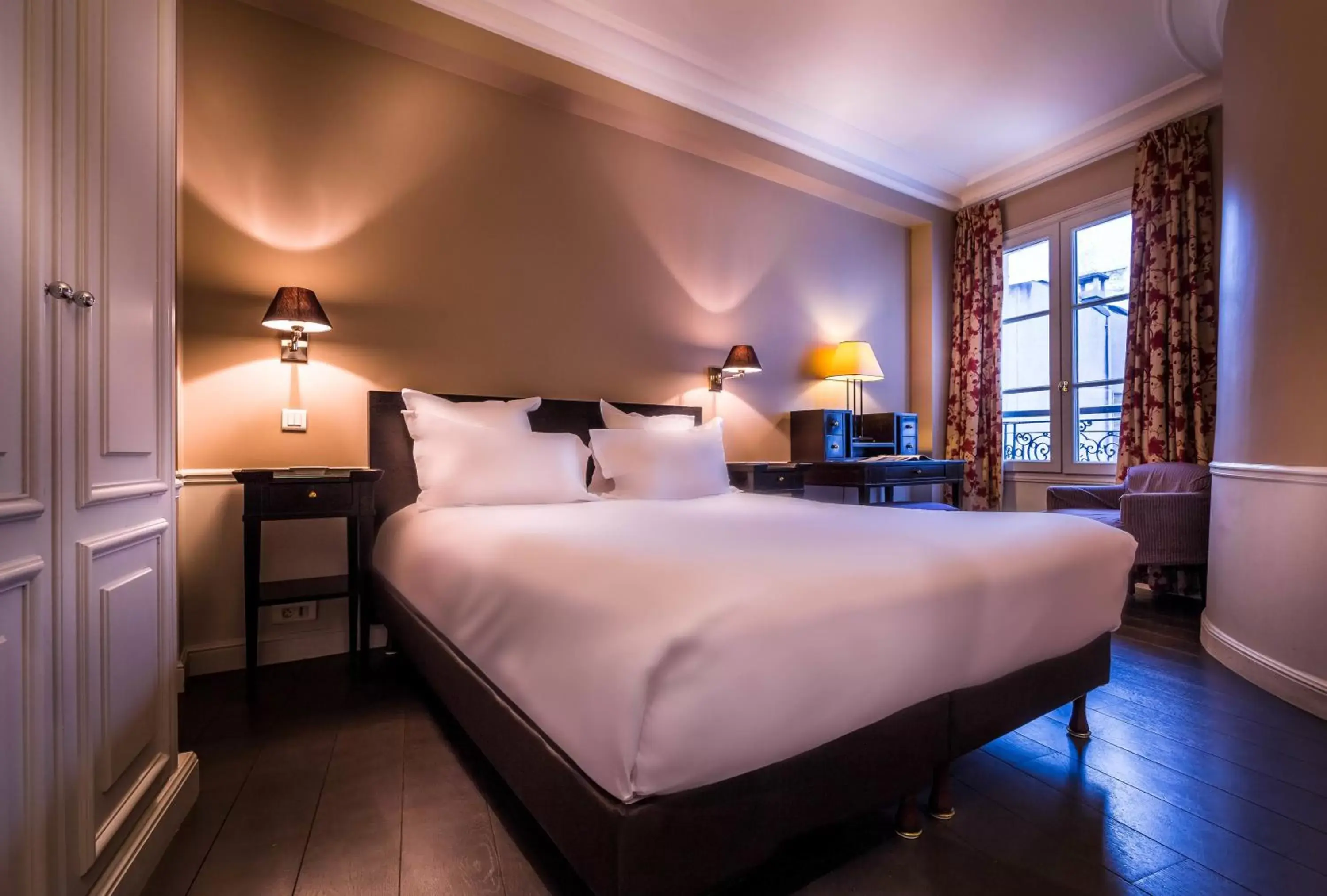 Bed in Hôtel Le Lavoisier