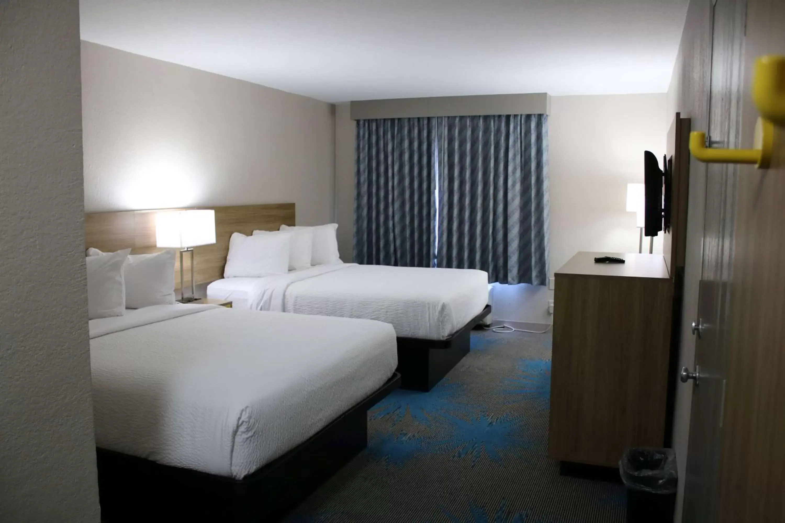 Photo of the whole room, Bed in Days Inn by Wyndham Waco University Area