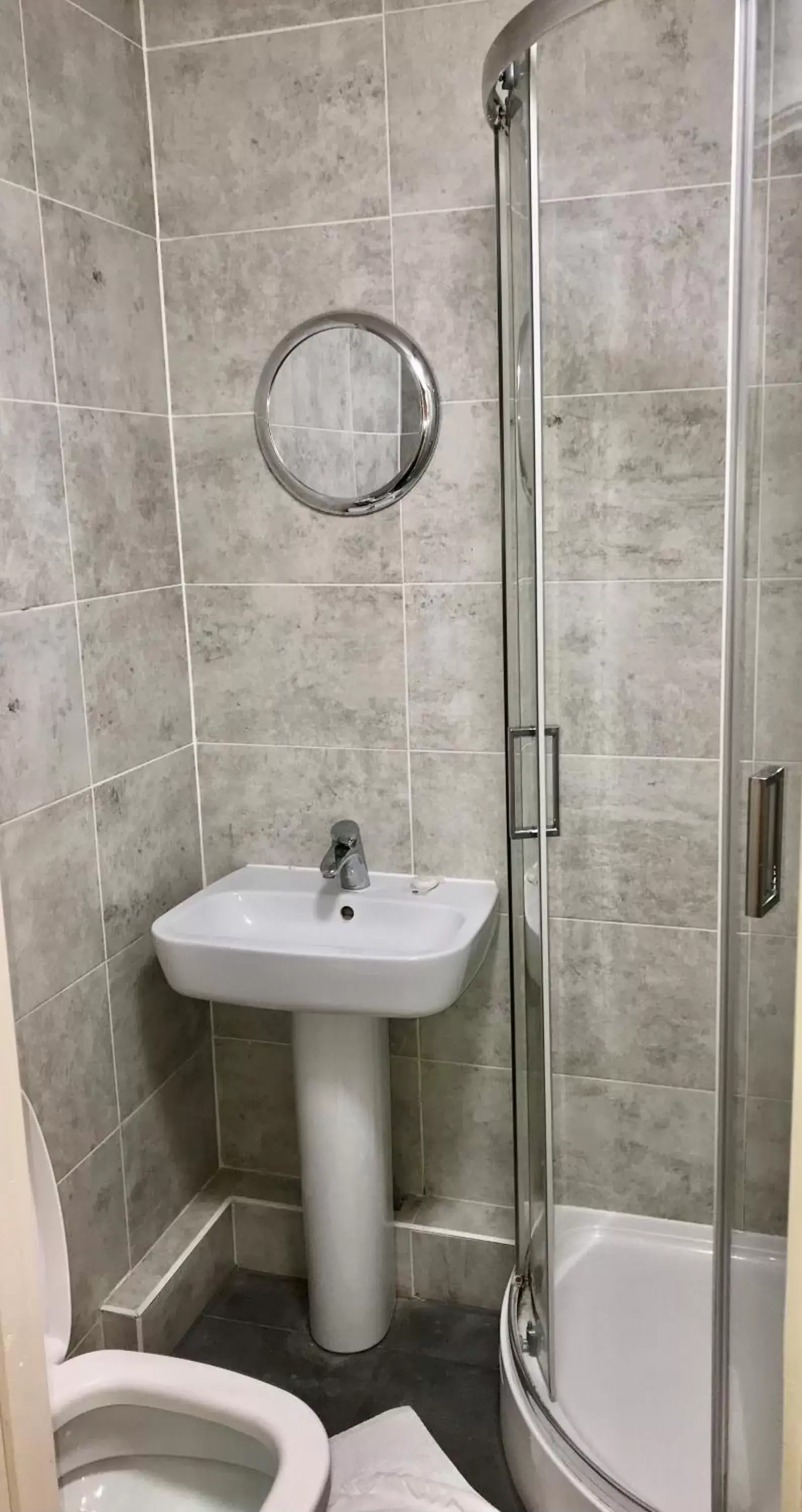 Bathroom in Amhurst Hotel