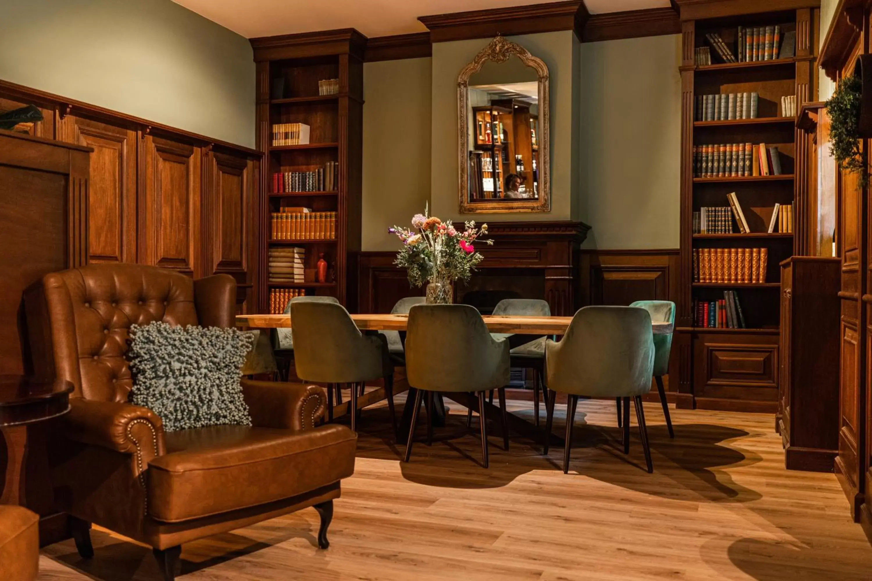 Seating area, Library in Landhuis Hotel de Herikerberg