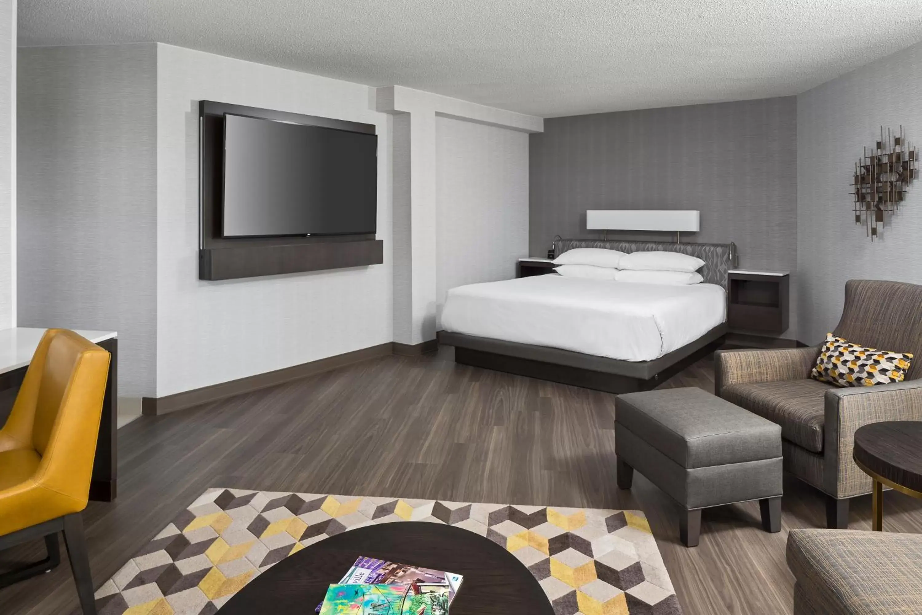 Living room, Bed in Hyatt Regency - Greenville Living room, Bed in Hyatt Regency - Greenville