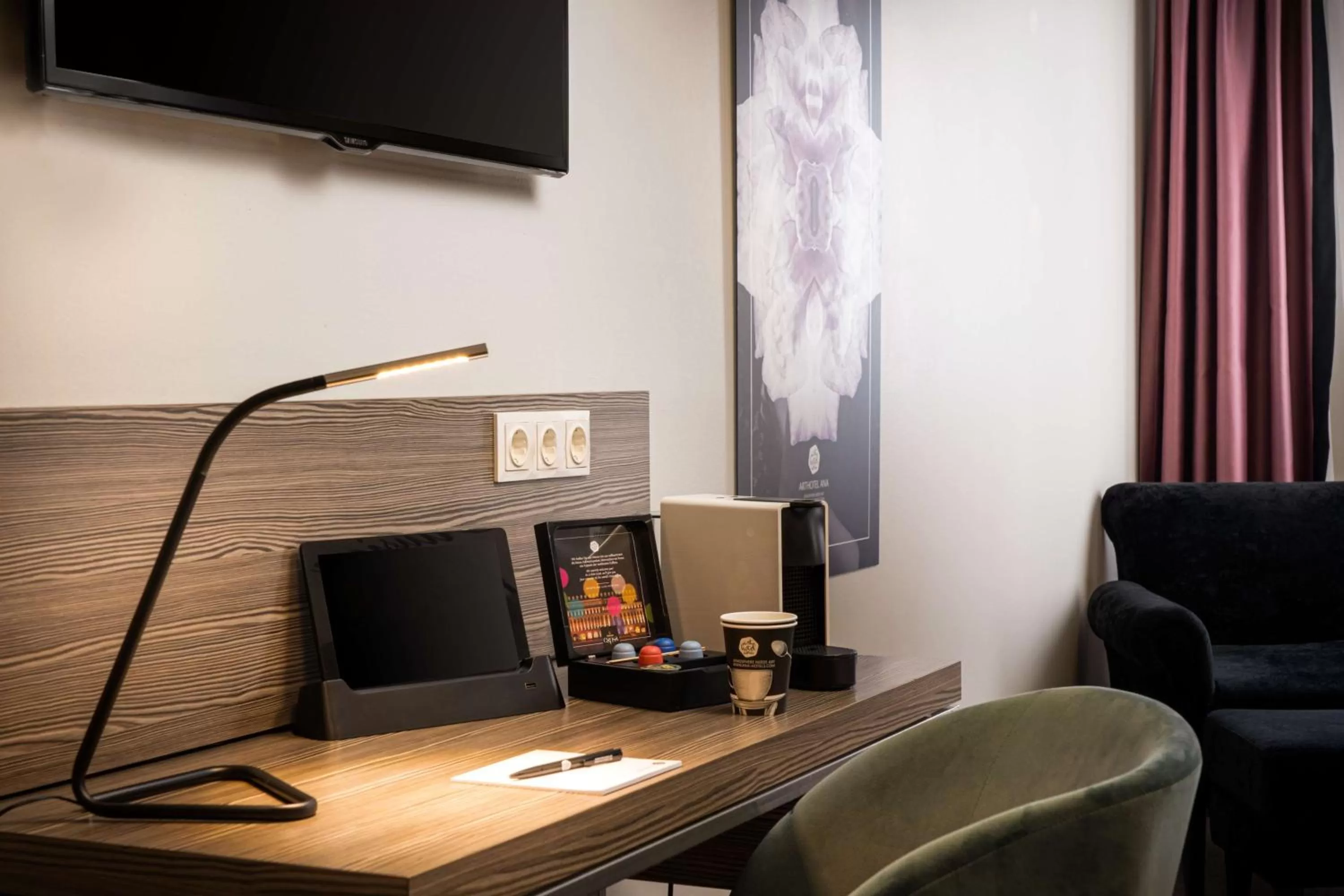 TV and multimedia in elaya hotel vienna city west