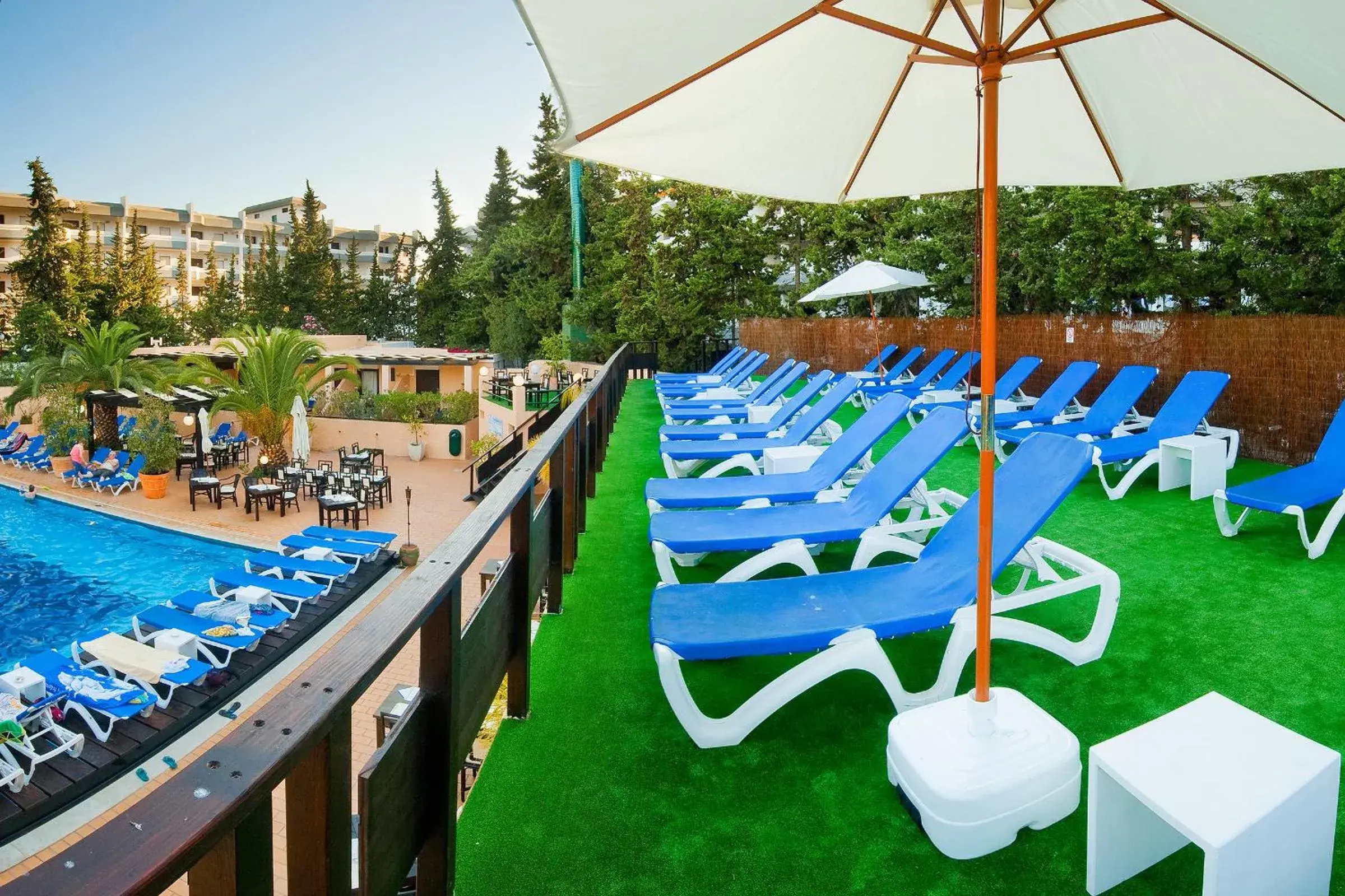 Balcony/Terrace, Swimming Pool in Hotel Balaia Mar