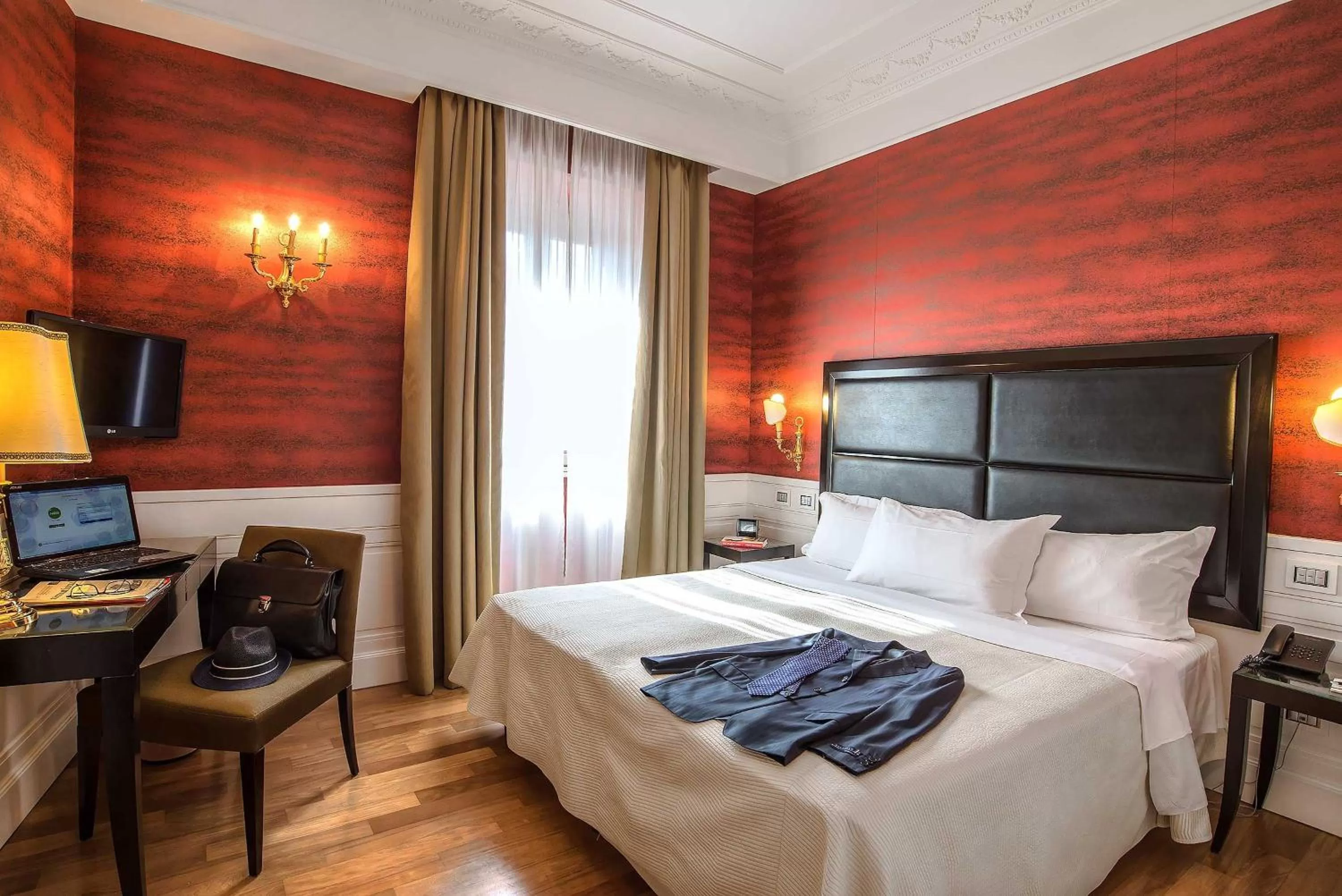 Photo of the whole room, Bed in Albergo del Senato