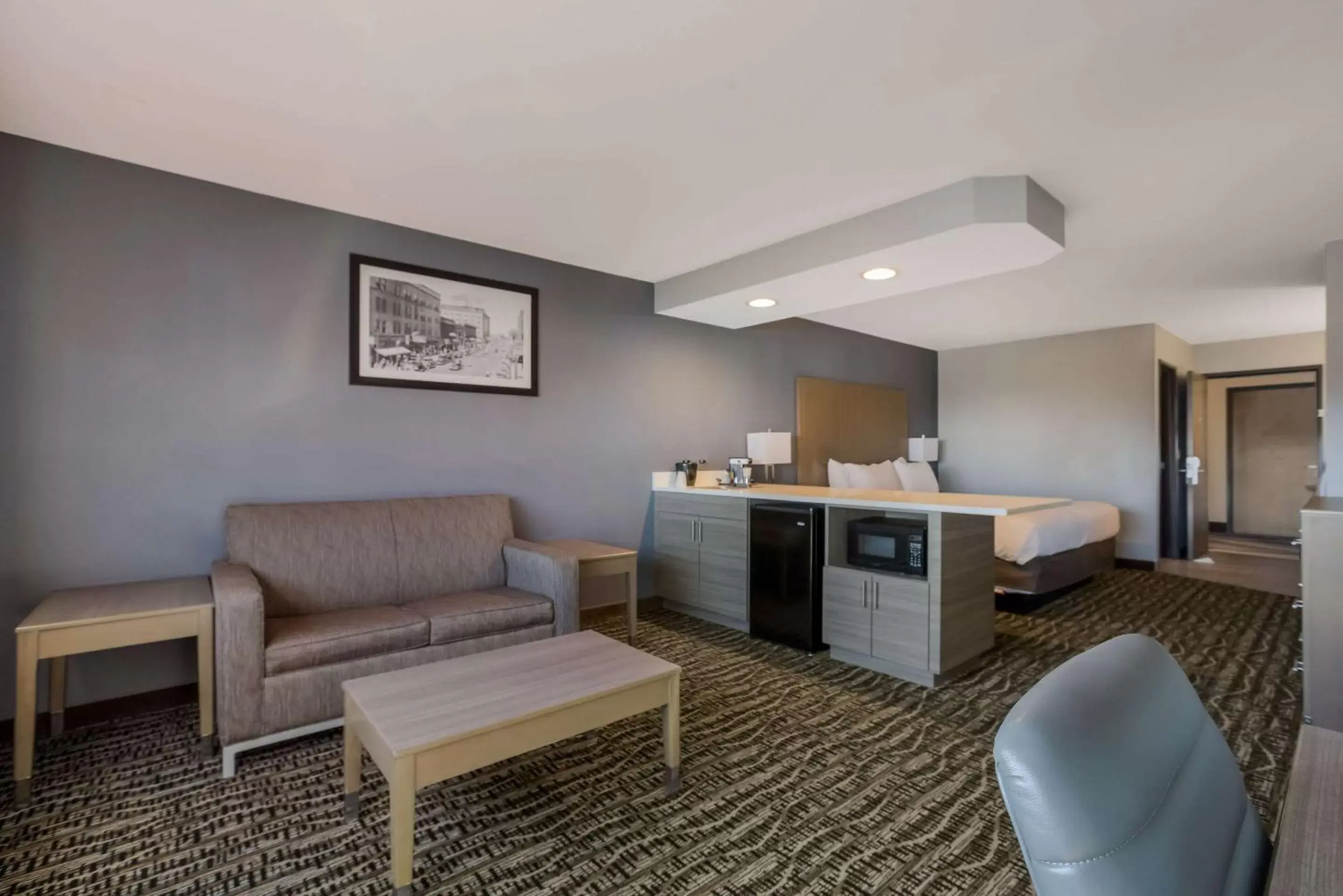 Photo of the whole room, Seating Area in Hotel 28 Boise Airport, Ascend Hotel Collection