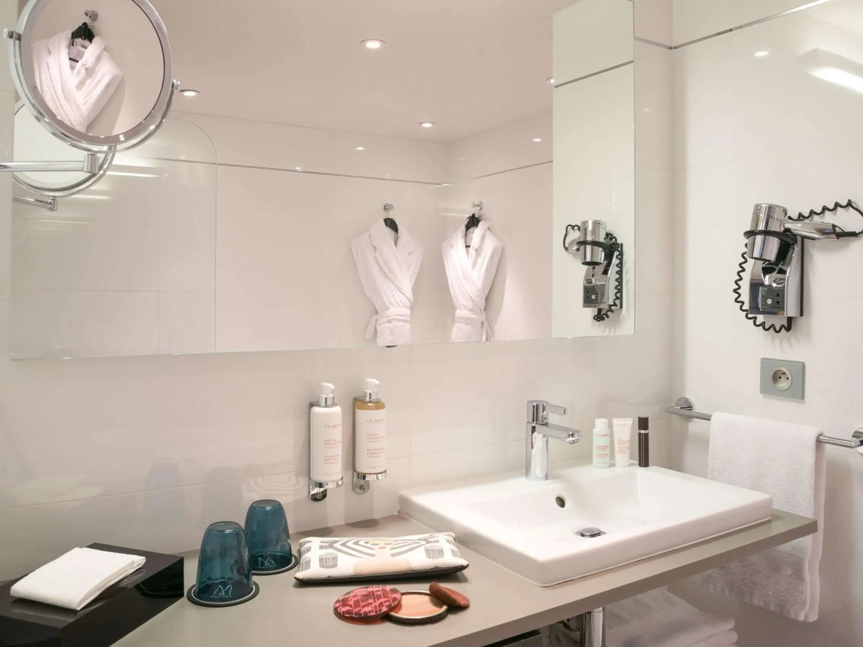 Bathroom in Hotel Croisette Beach Cannes Mgallery