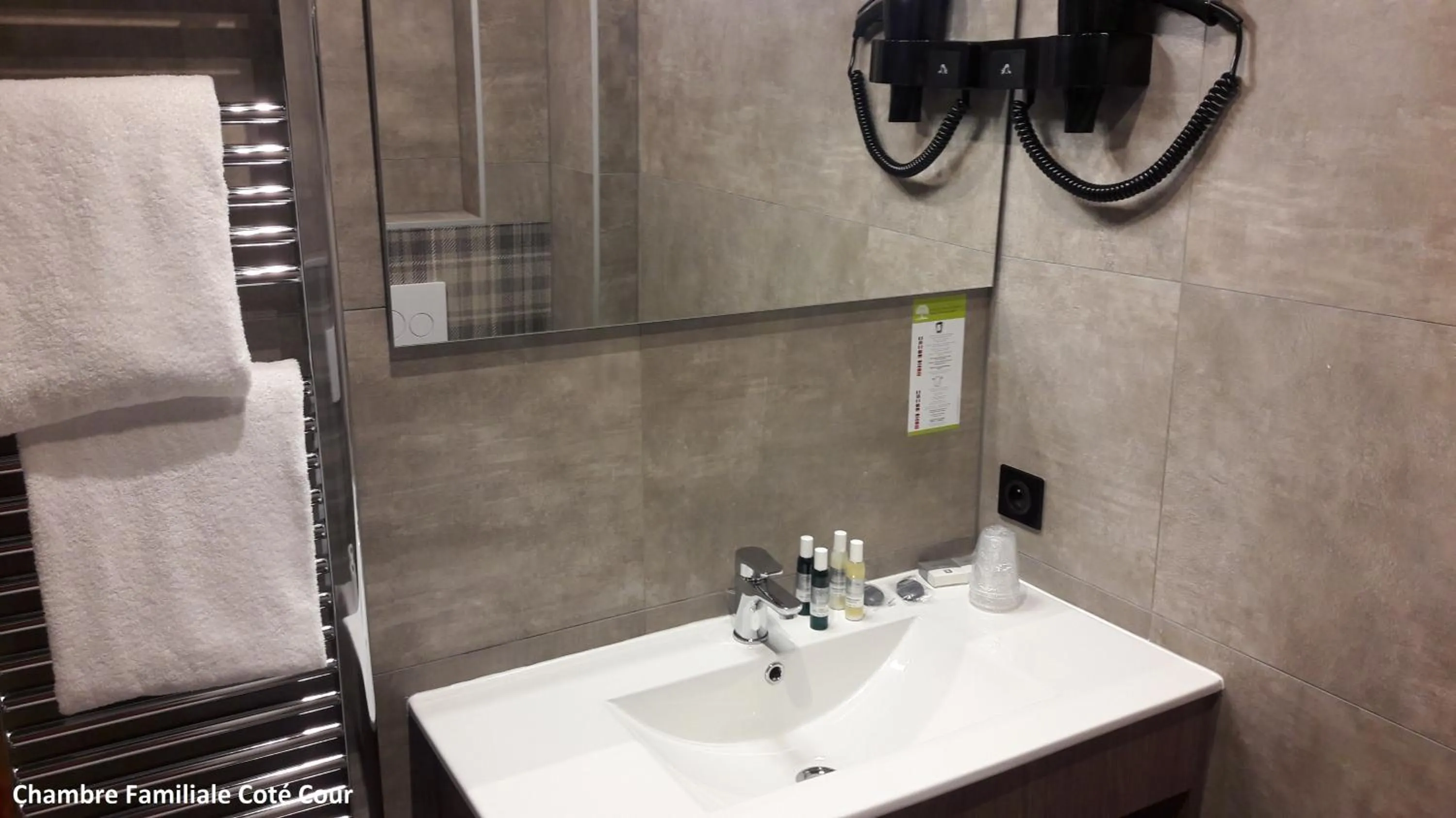 Bathroom in Hôtel Les Brises