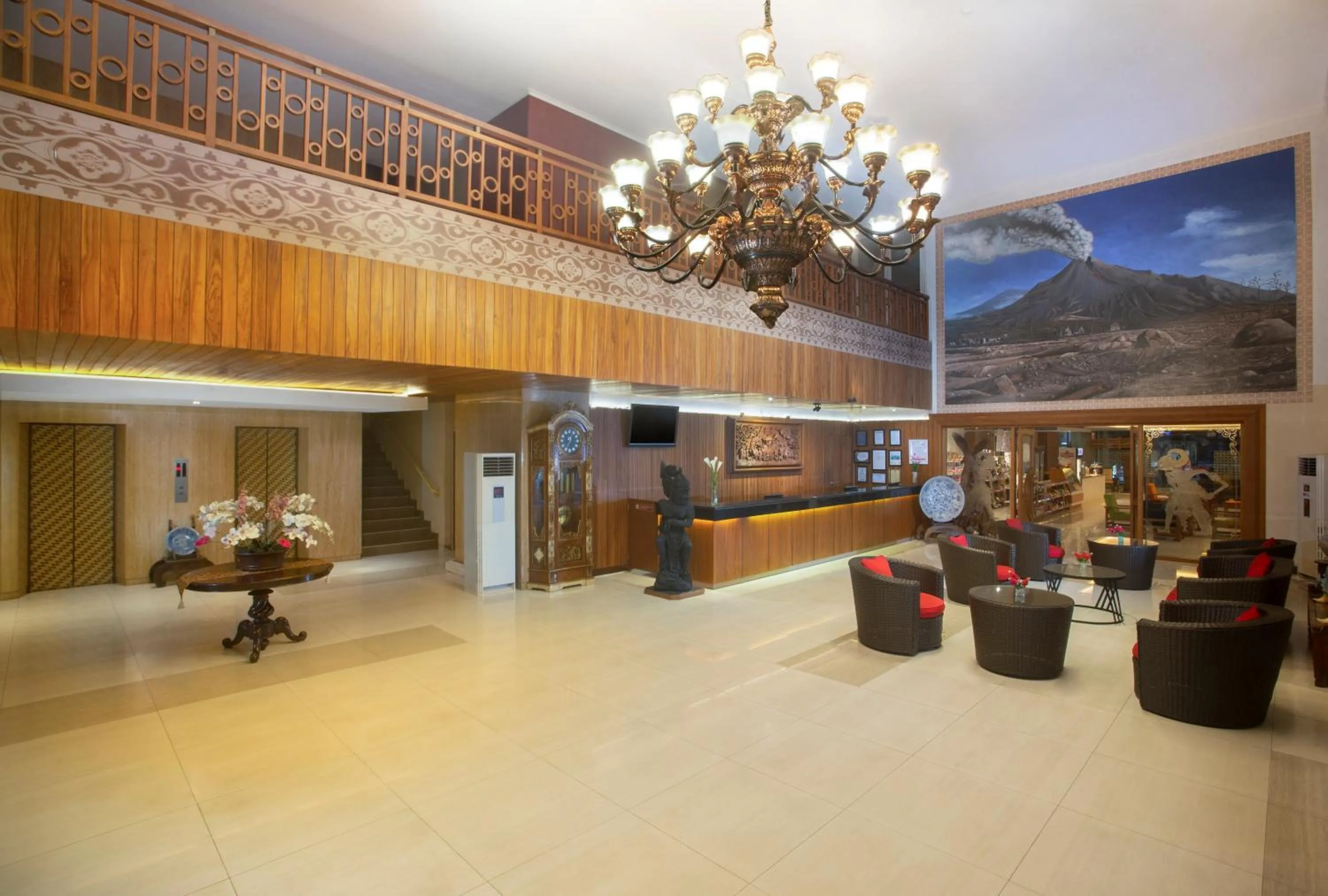Lobby or reception in Merapi Merbabu Hotel Yogyakarta Powered by Archipelago