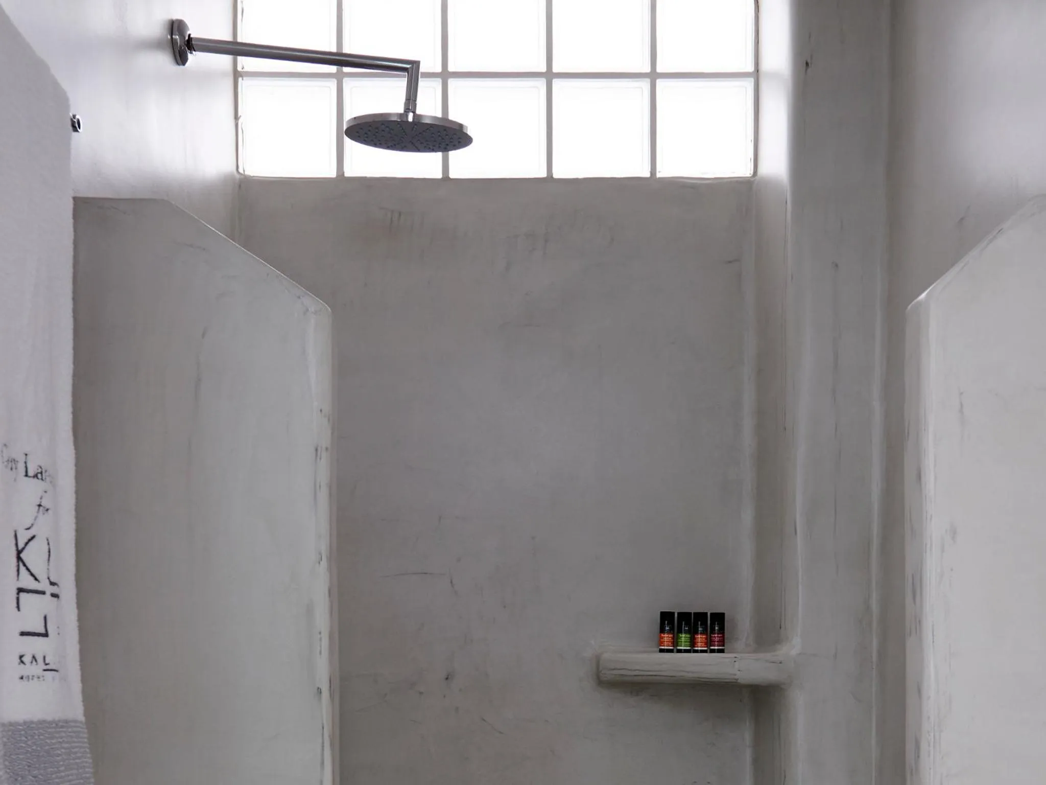 Shower in Kalisti Hotel & Suites