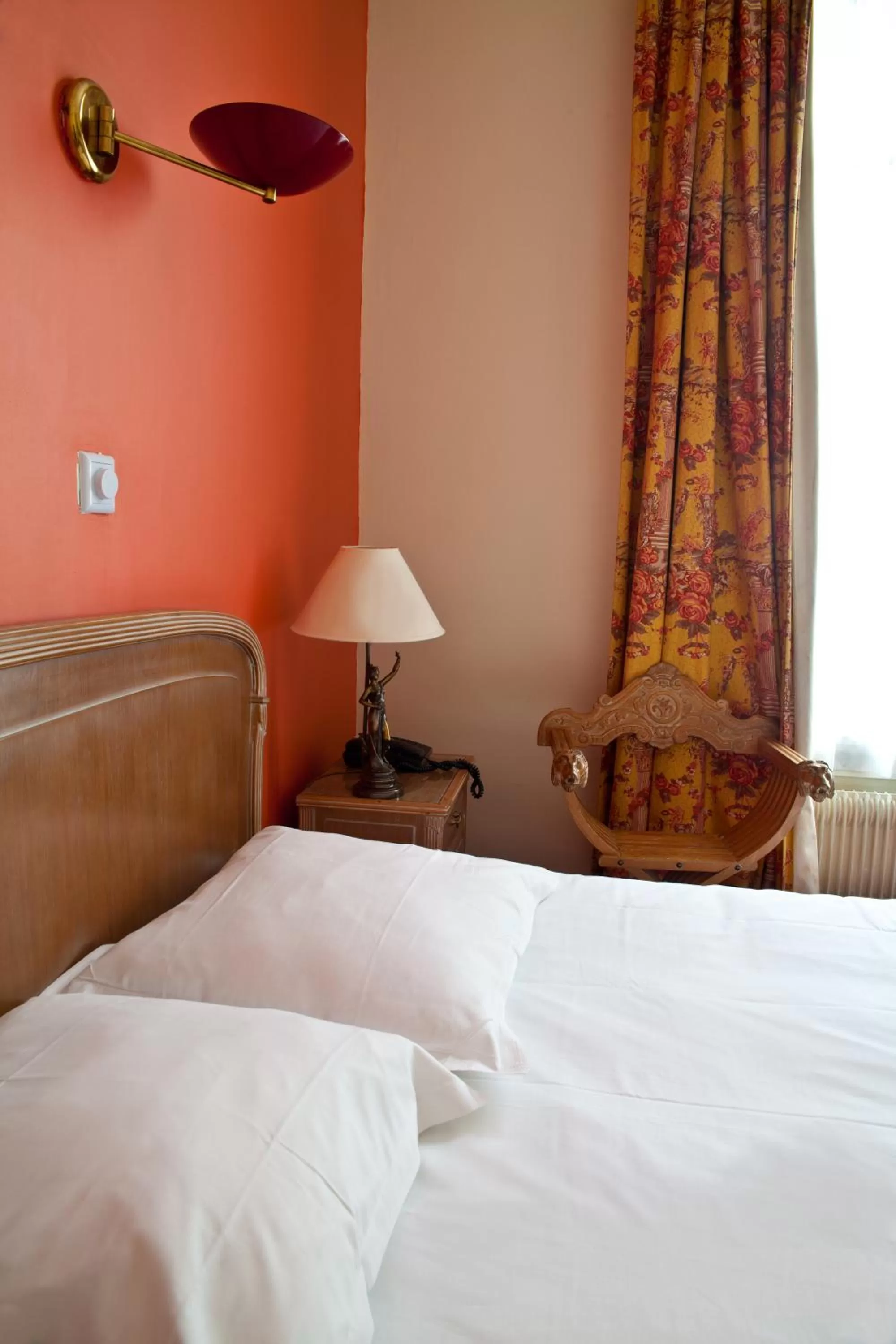 Bed in Tonic Hôtel du Louvre