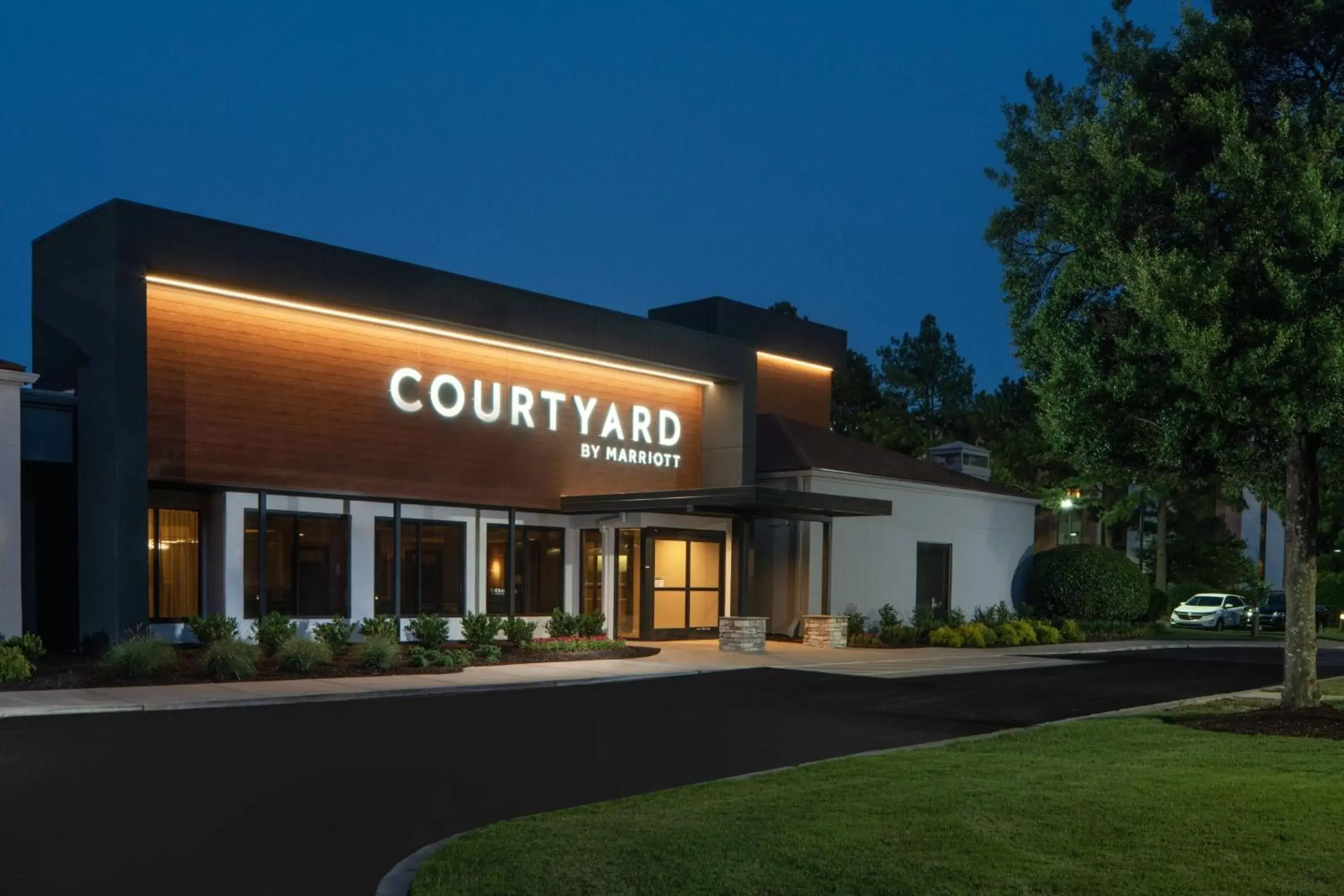 Property Building in Courtyard by Marriott Memphis East/Park Avenue