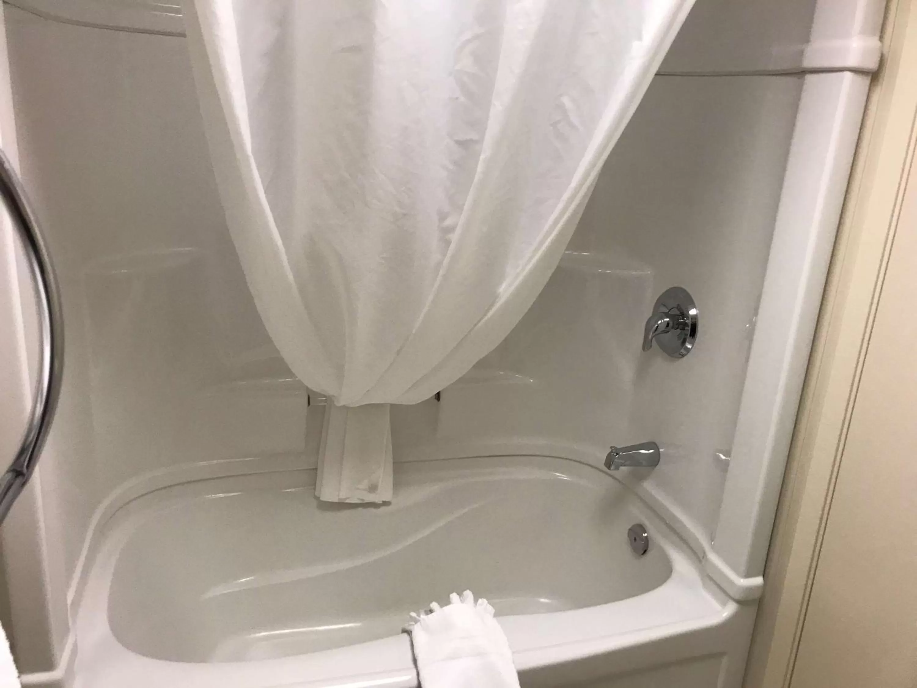 Bathroom in Best Western Thunder Bay Crossroads