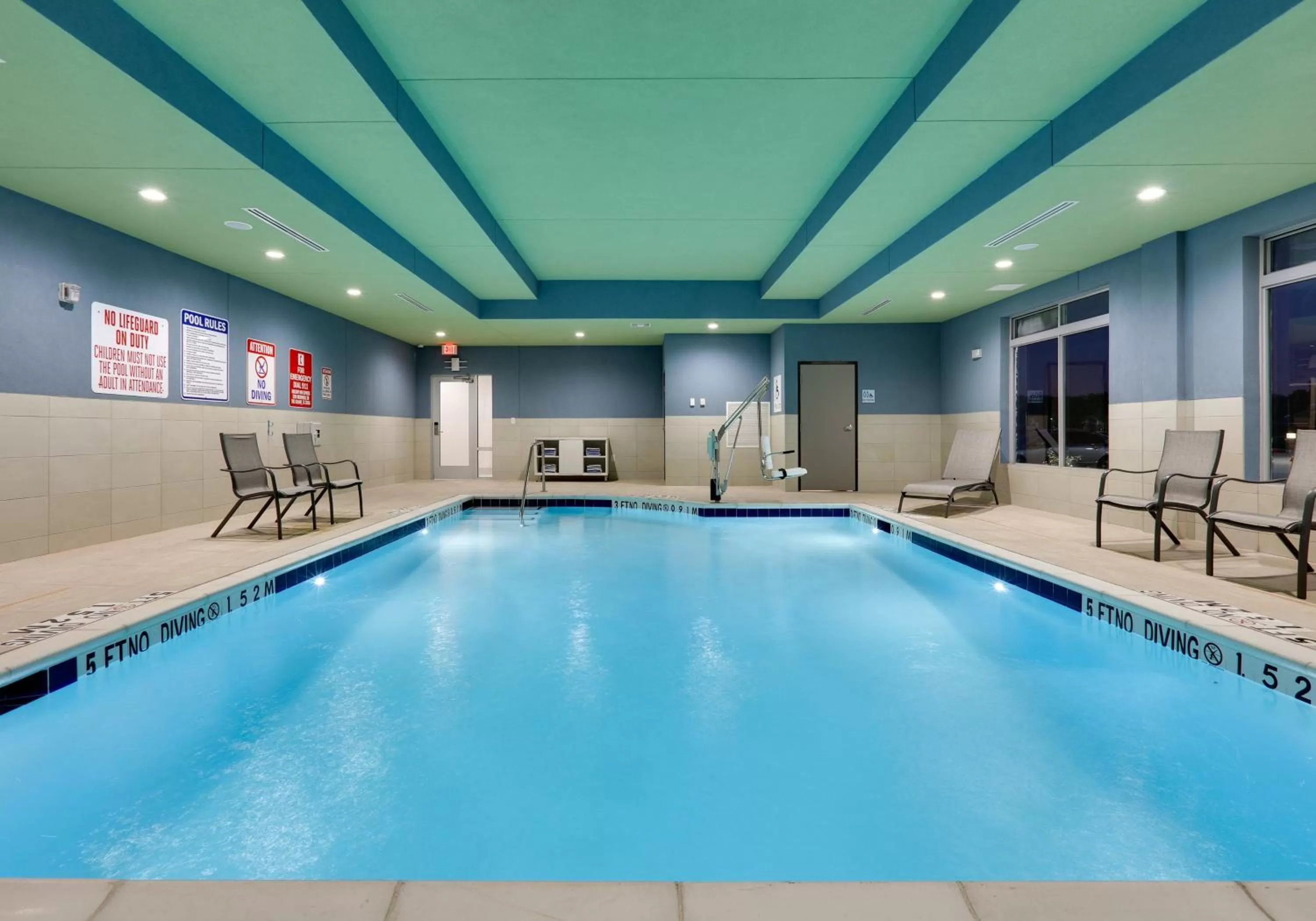 Swimming pool in Holiday Inn Express & Suites - Plano - The Colony by IHG