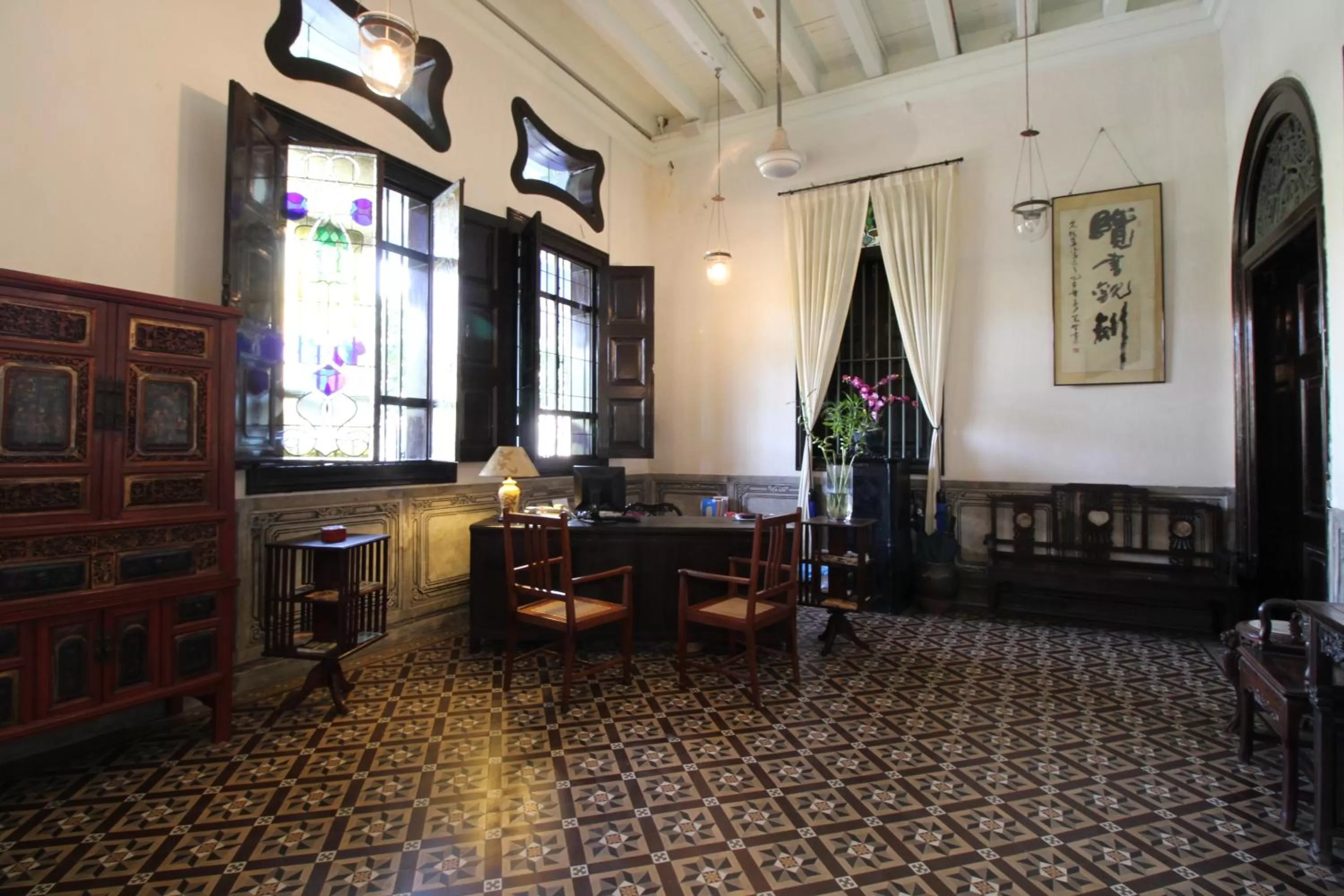 Communal lounge/ TV room in Cheong Fatt Tze - The Blue Mansion