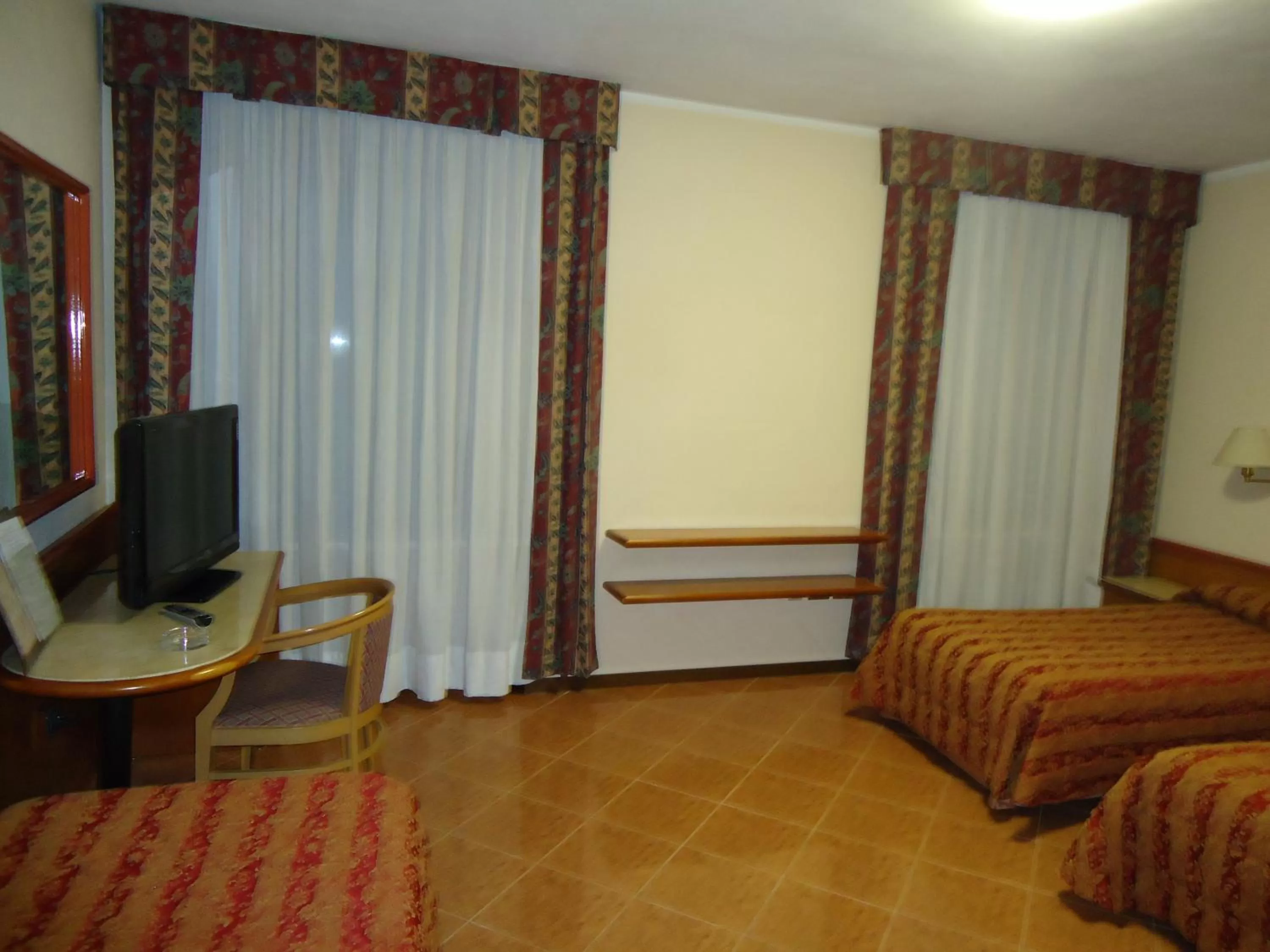 TV/Entertainment Center in Hotel Paris