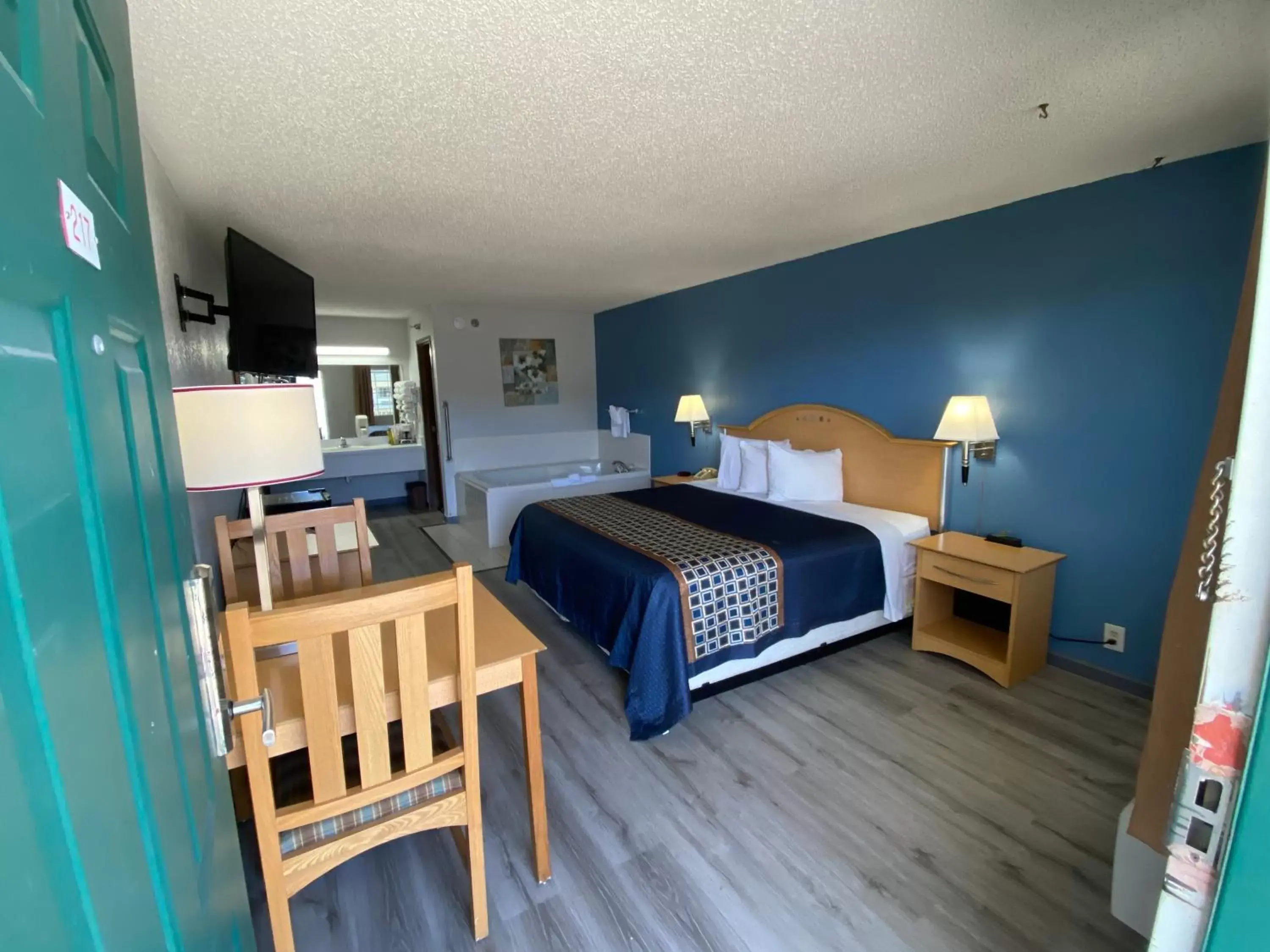 Photo of the whole room, Bed in Serenity Inn