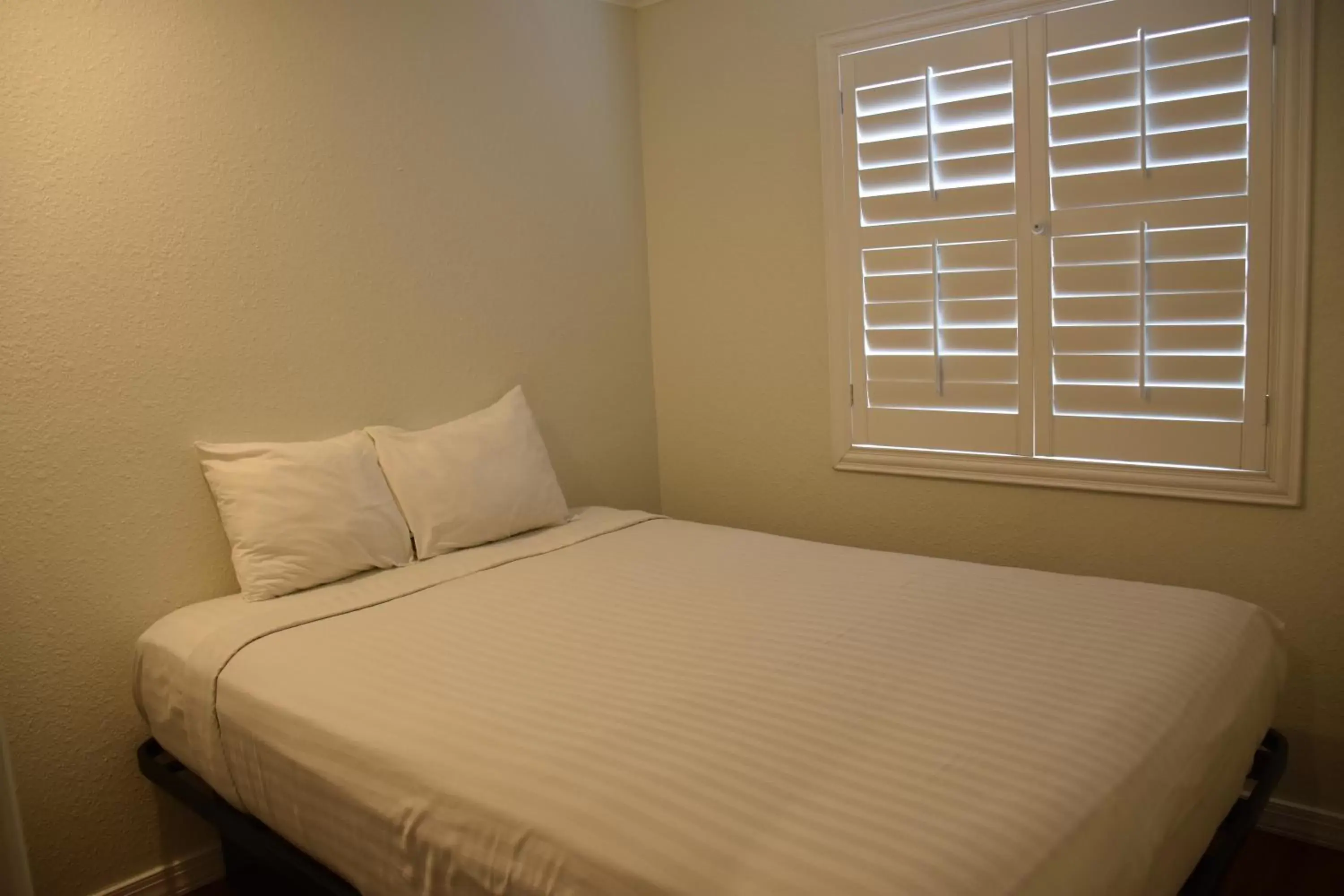 Bedroom, Bed in Gateway Lodge