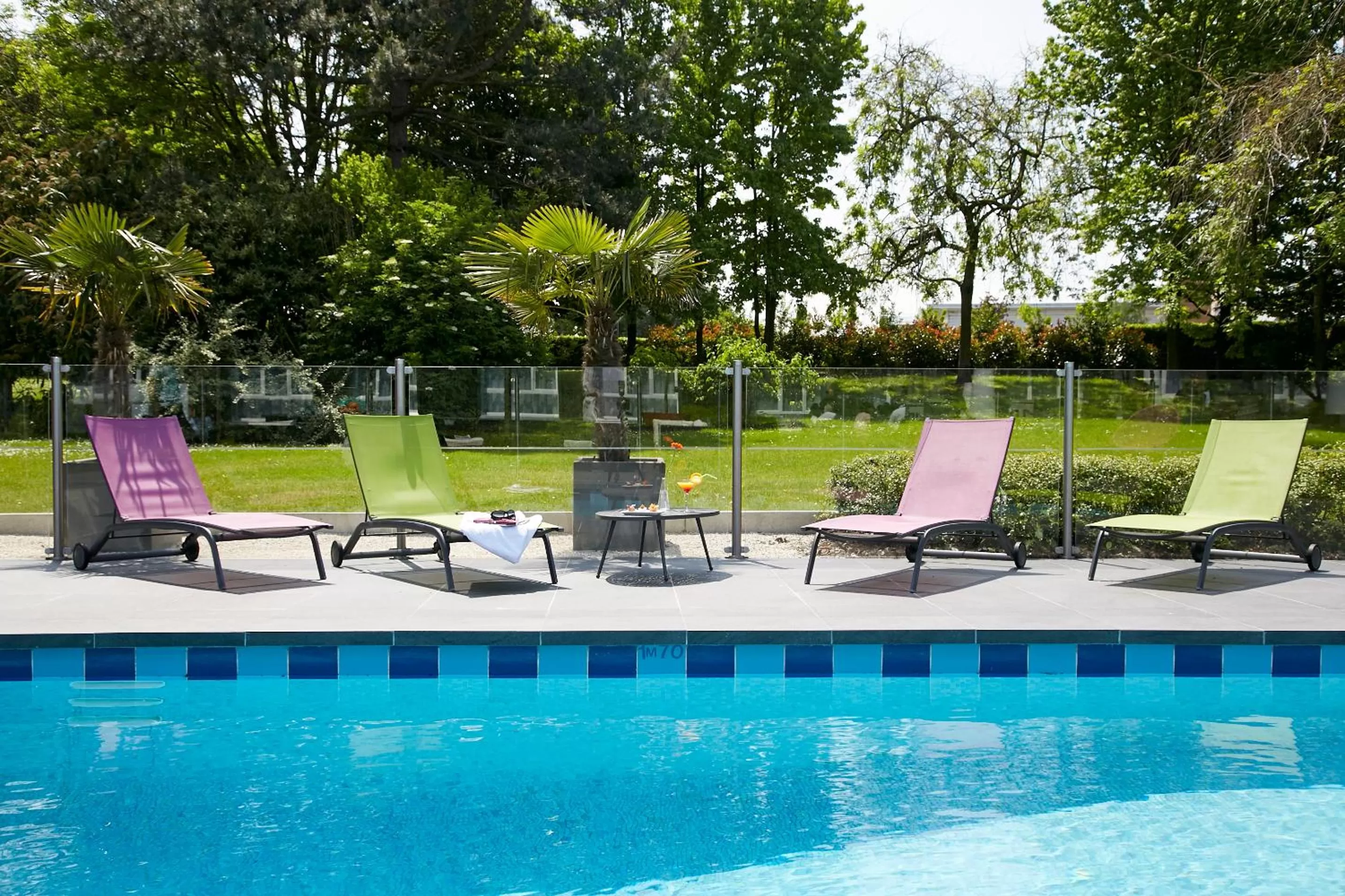 Swimming pool in Novotel Lens Noyelles