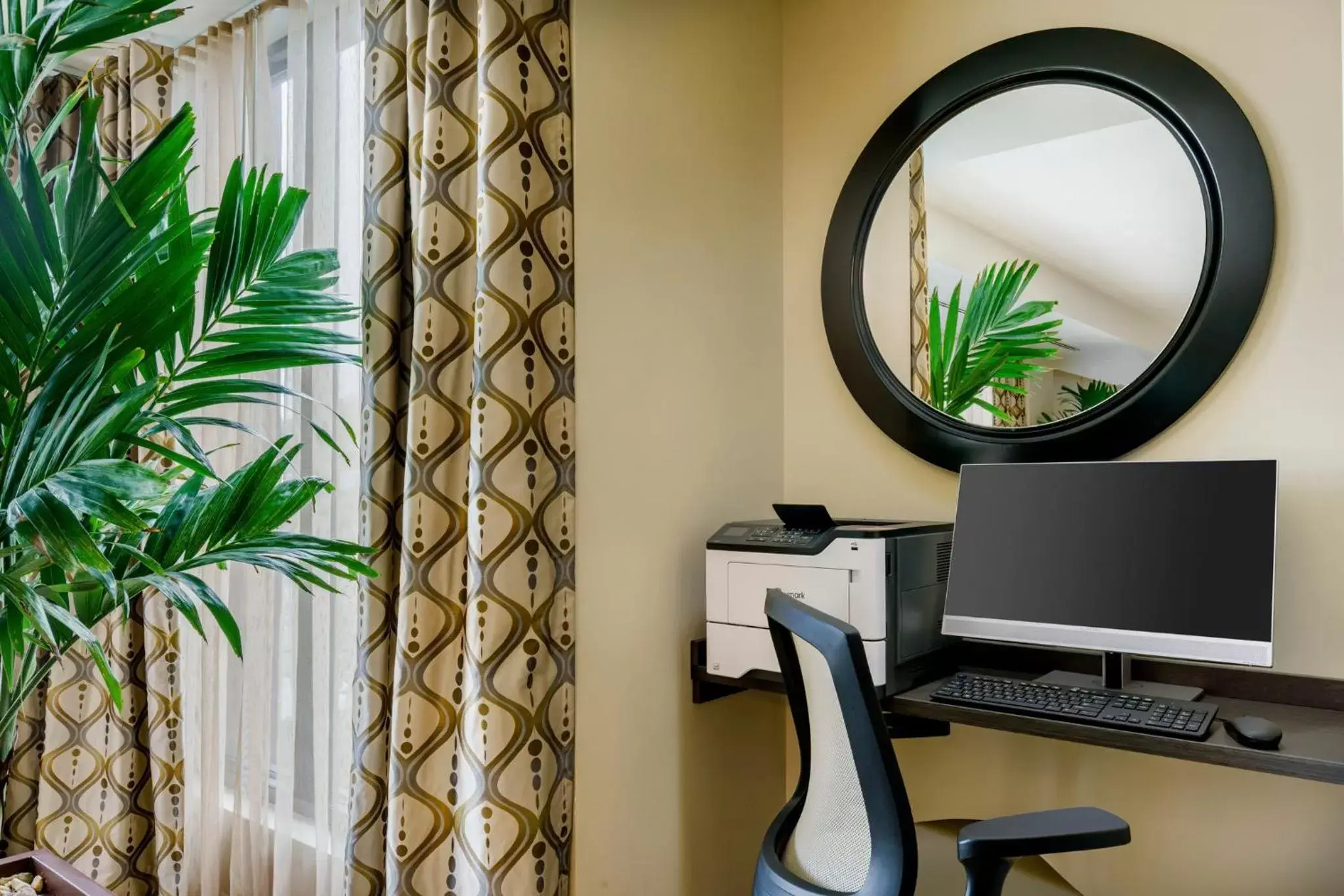 Area and facilities, TV/Entertainment Center in Candlewood Suites - Orlando - Lake Buena Vista, an IHG Hotel