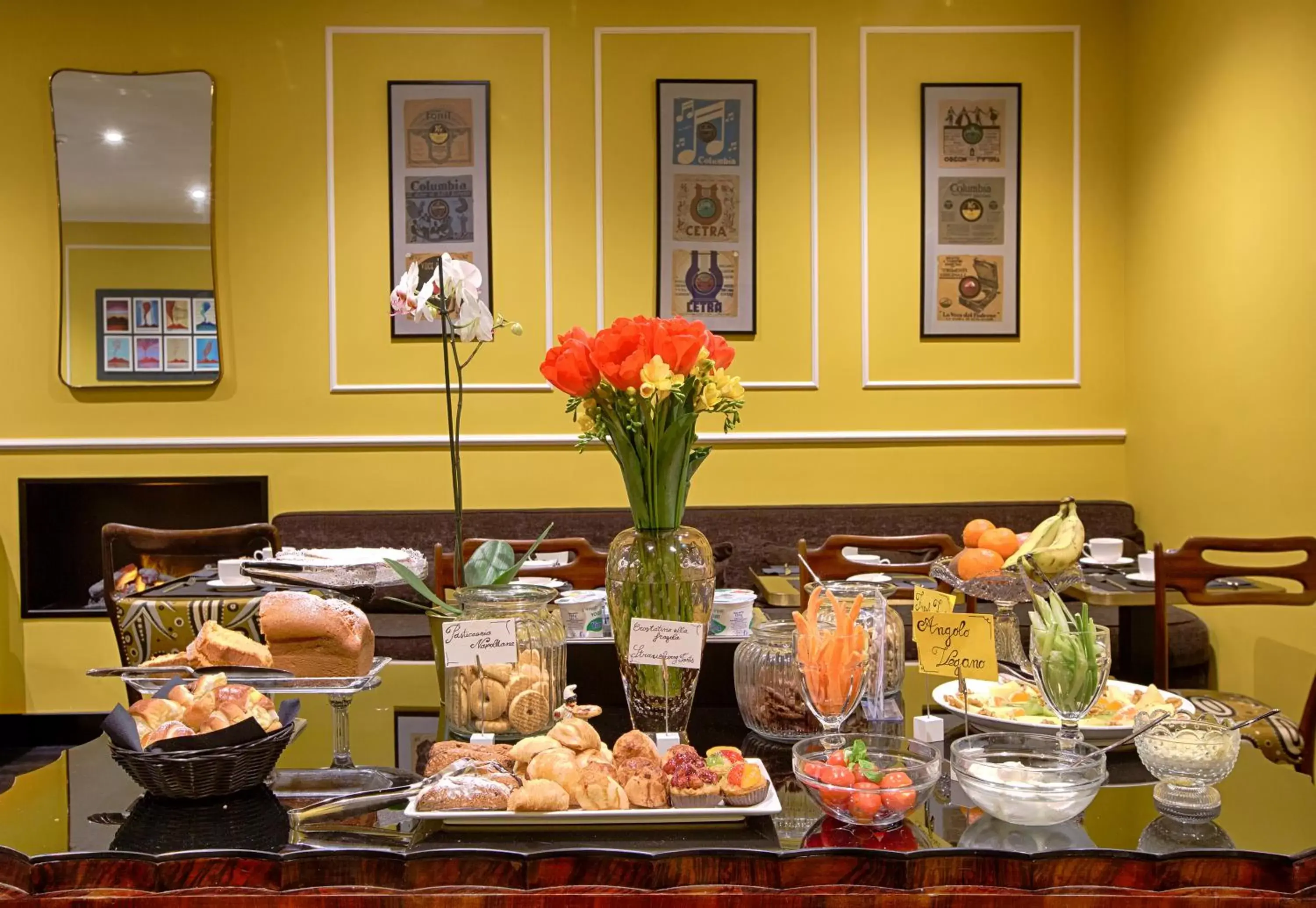 Continental breakfast in Caruso Place Boutique & Wellness Suites