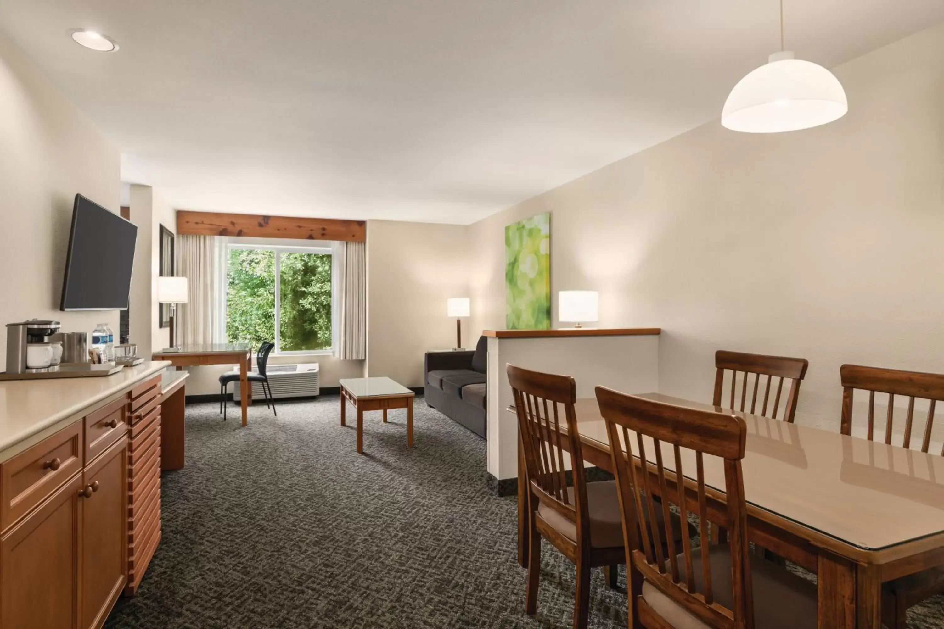 Seating area, Dining Area in Radisson Hotel Portland Airport