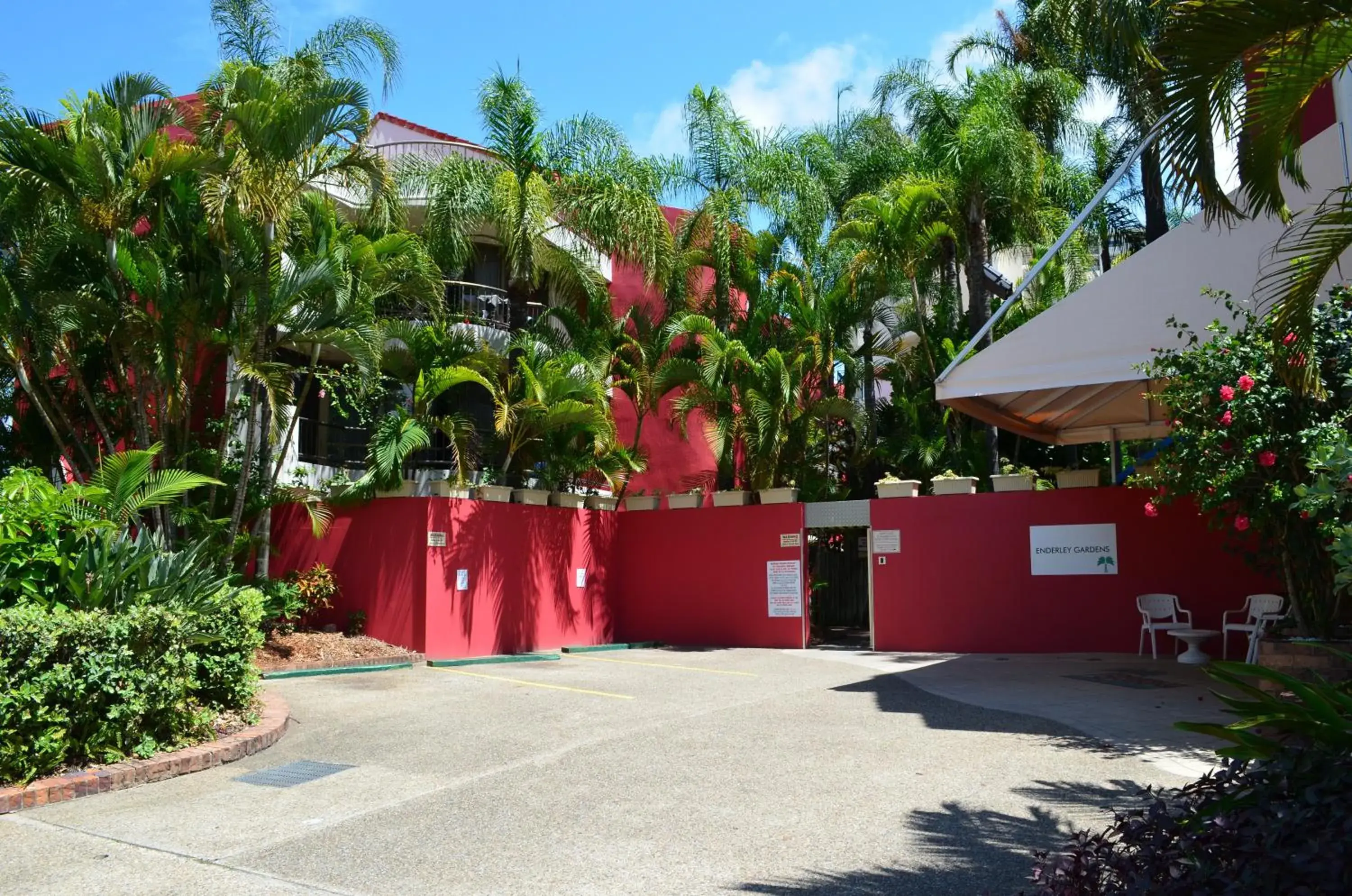 Facade/entrance, Property Building in Enderley Gardens Resort