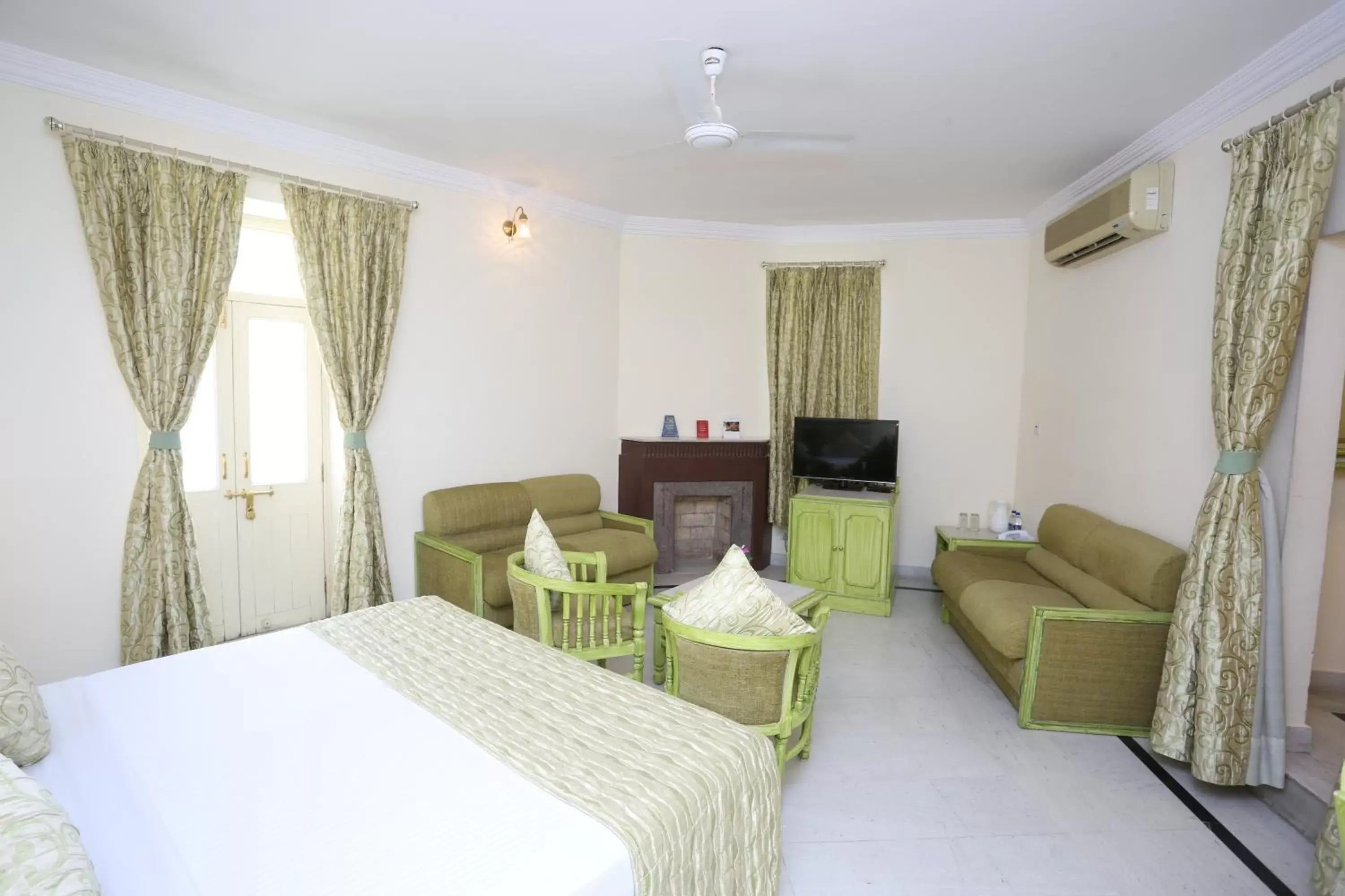 Bedroom, Bed in Garden Hotel - Heritage by HRH Group of Hotels Bedroom, Bed in Garden Hotel - Heritage by HRH Group of Hotels