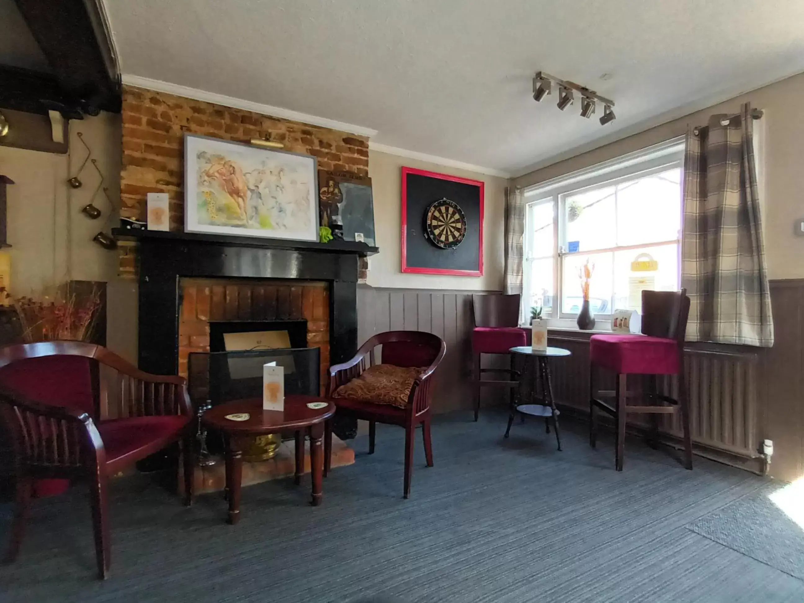 Lounge or bar, Restaurant/Places to Eat in THE WHEATSHEAF INN