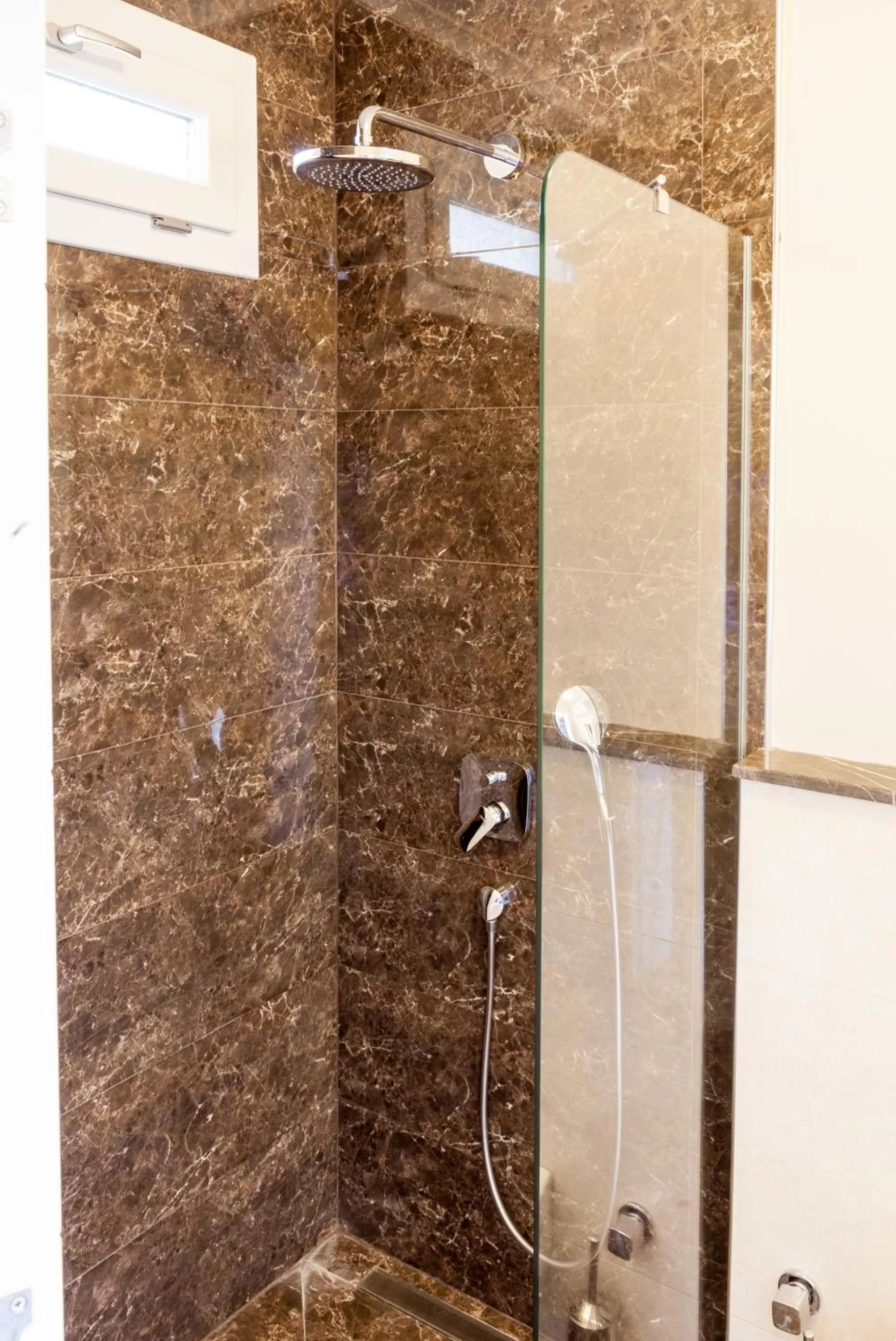 Shower in Sun Garden Apart Hotel