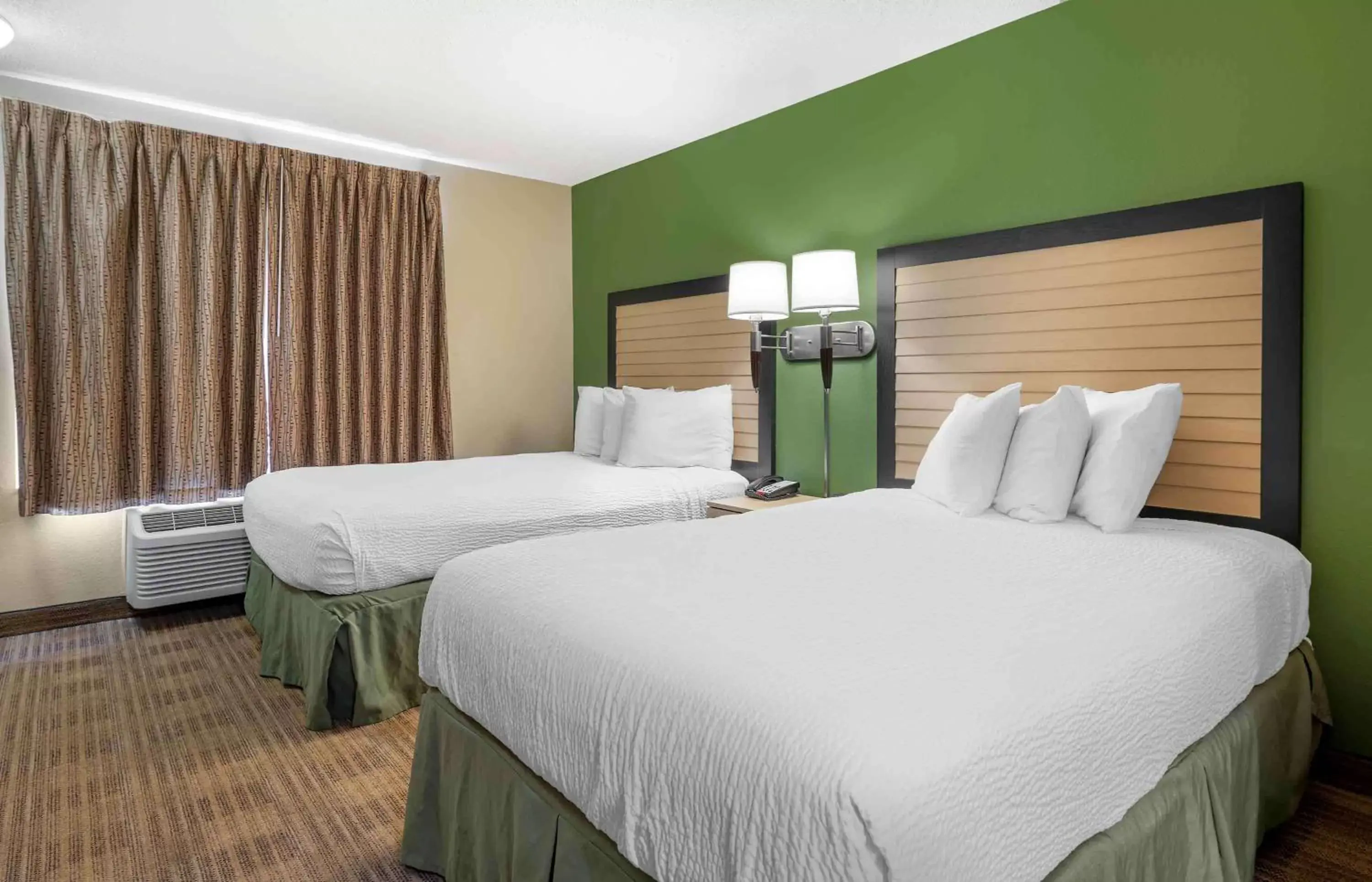 Bedroom, Bed in Extended Stay America Suites - Cincinnati - Blue Ash - Kenwood Road