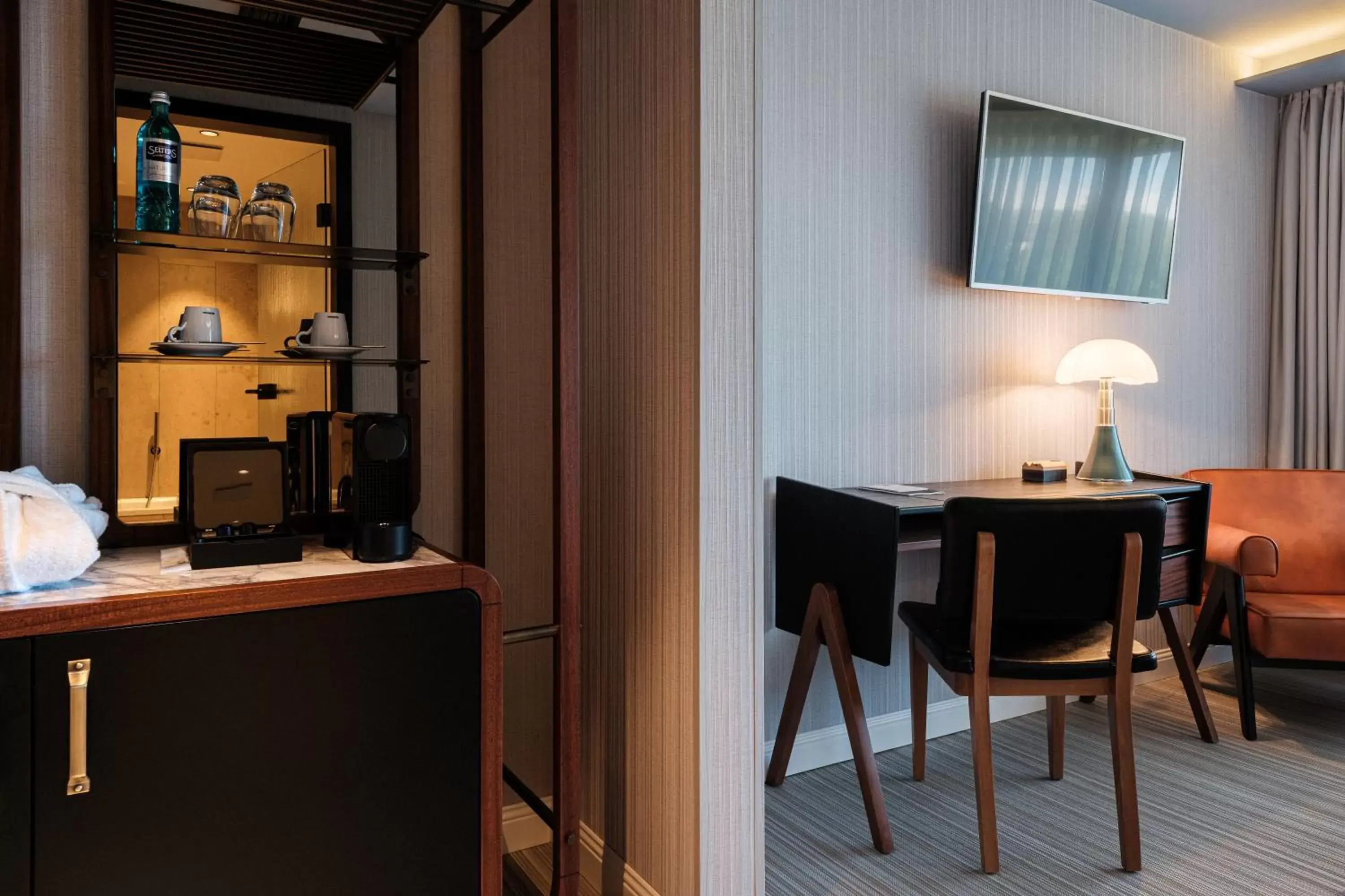 M - Twin in MUZE Hotel Dusseldorf - Handwritten Collection M - Twin in MUZE Hotel Dusseldorf - Handwritten Collection