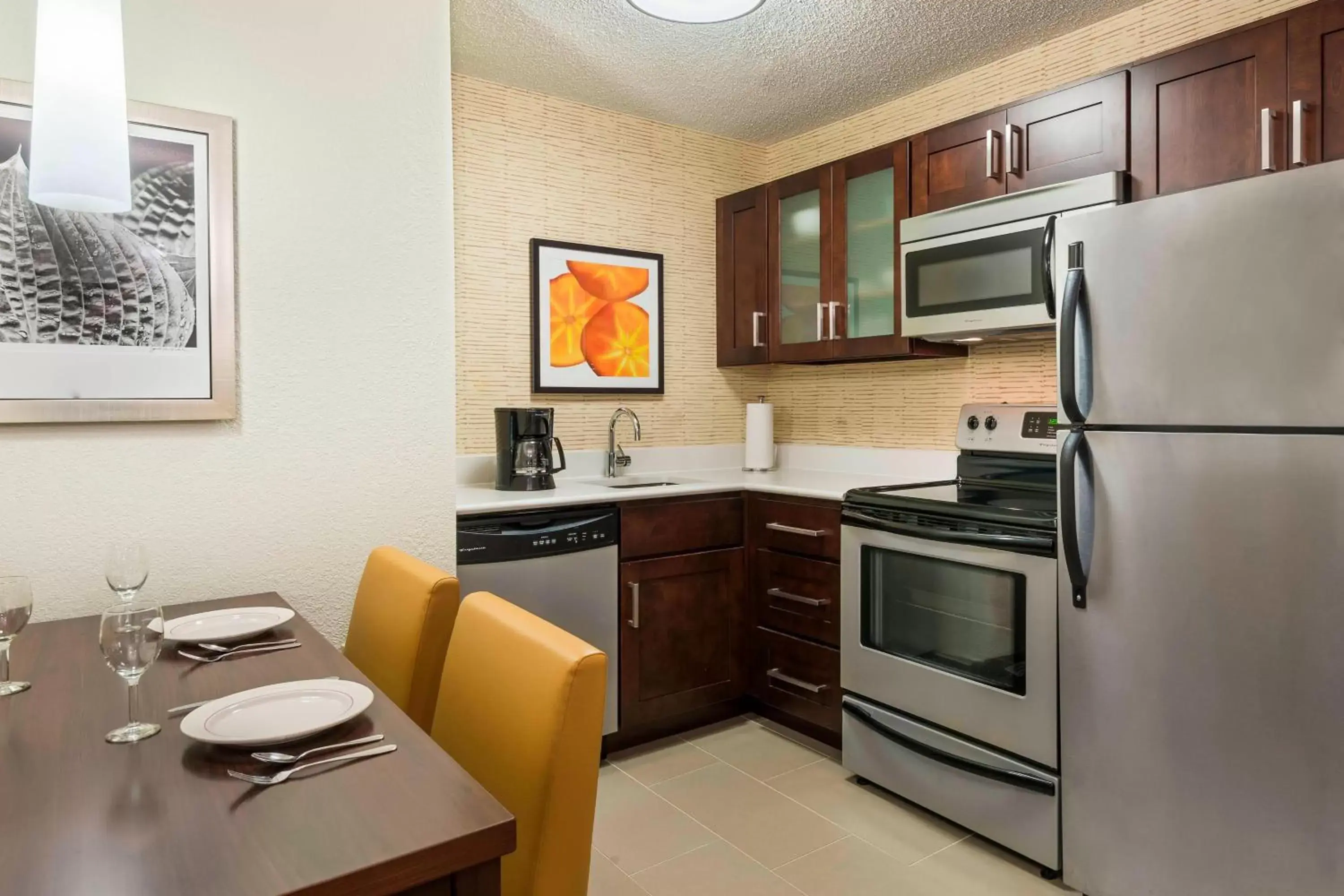 Bedroom, Kitchen/Kitchenette in Residence Inn by Marriott Fort Myers