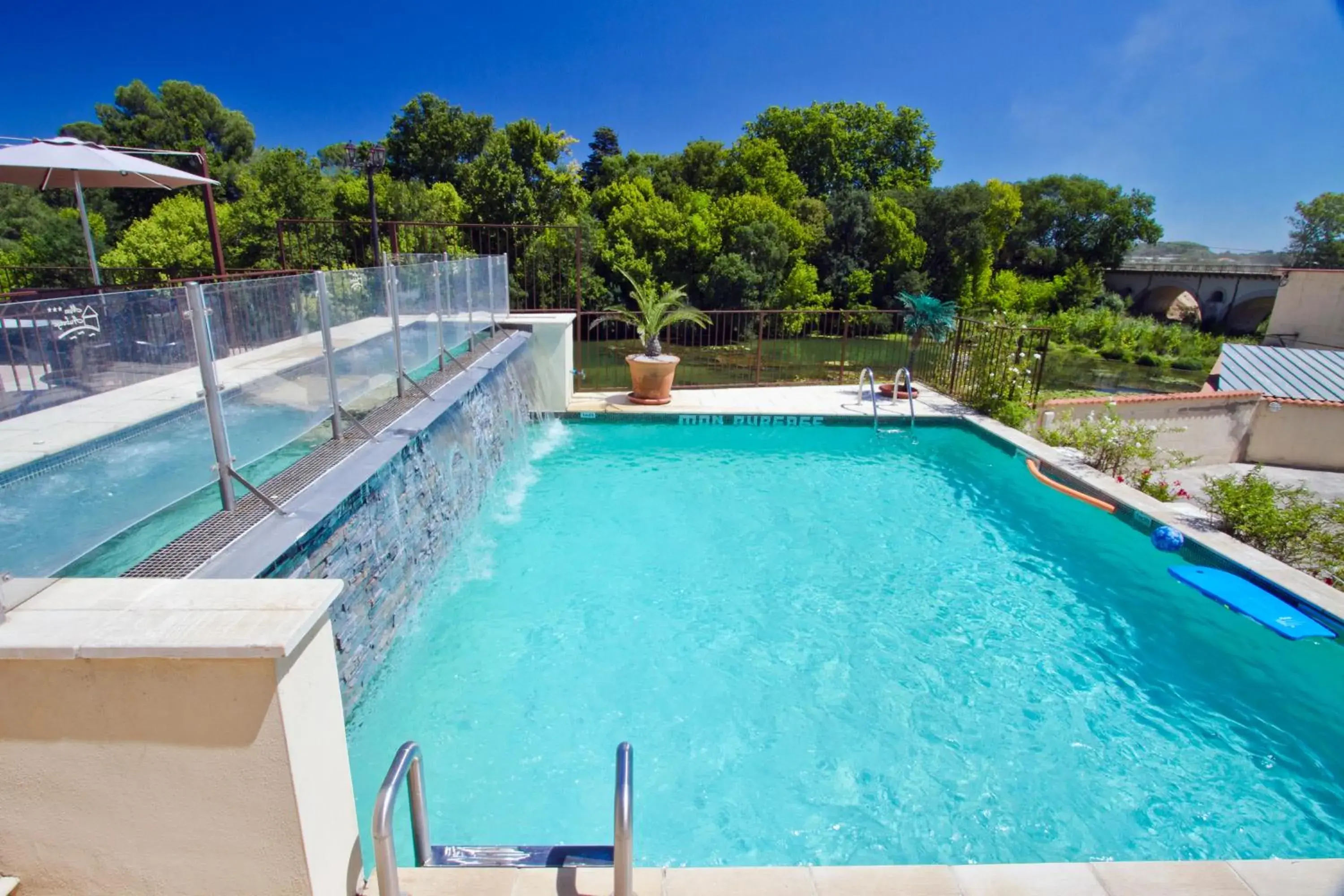 Swimming Pool in Hôtel restaurant Mon Auberge