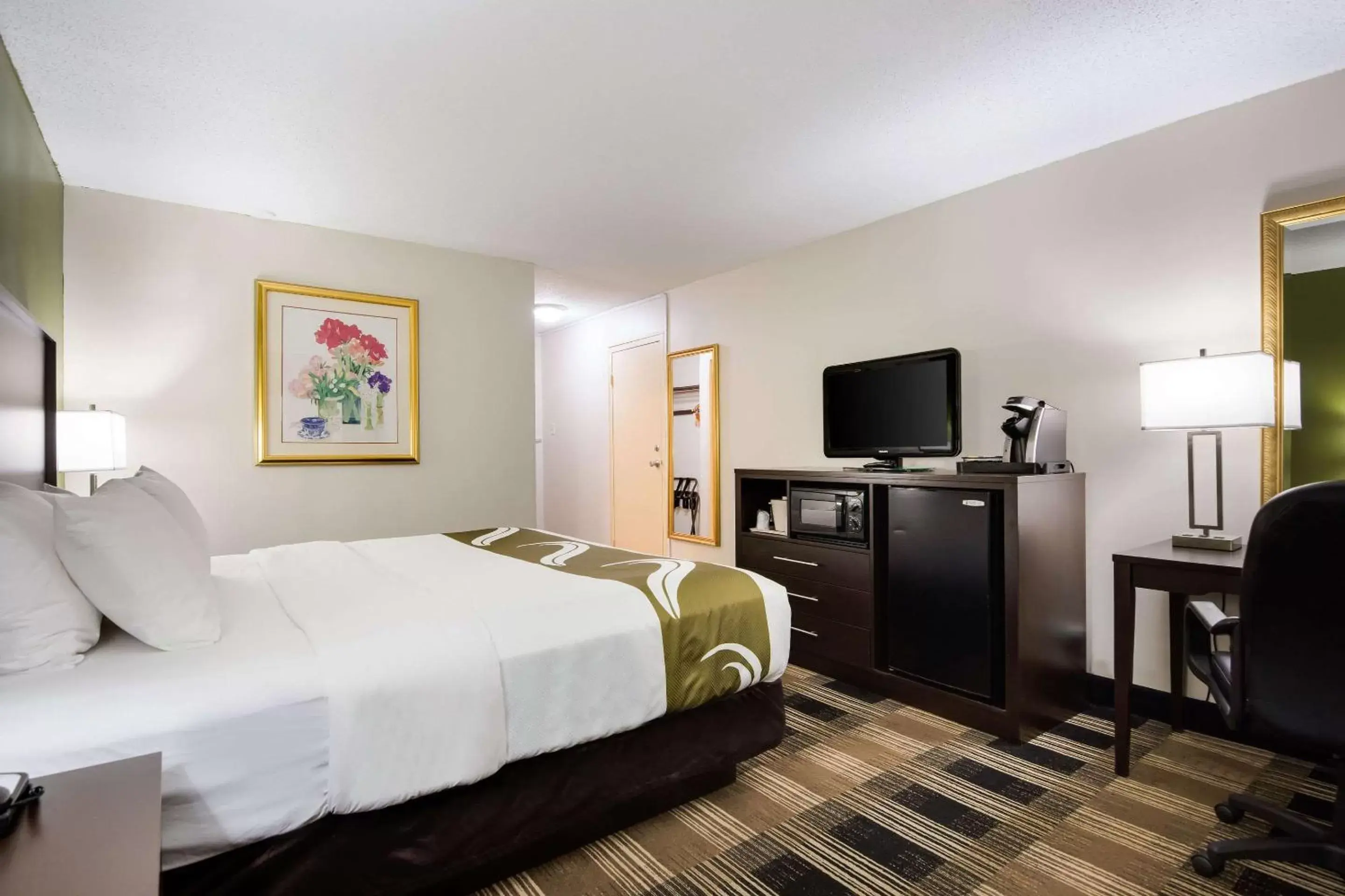 Bedroom, Bed in Quality Inn Oneonta Cooperstown Area