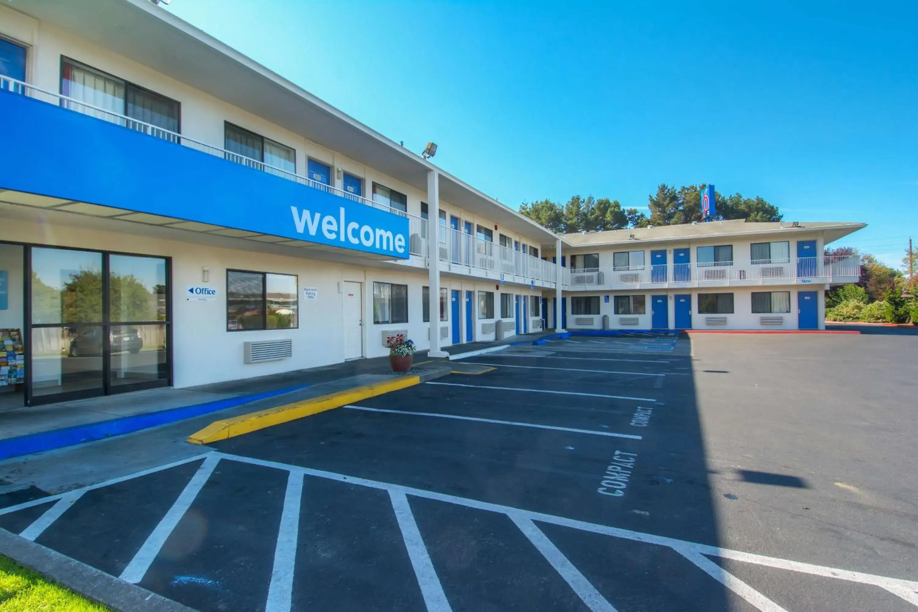 Property building, Facade/Entrance in Motel 6-Arcata, CA Cal Poly Humboldt