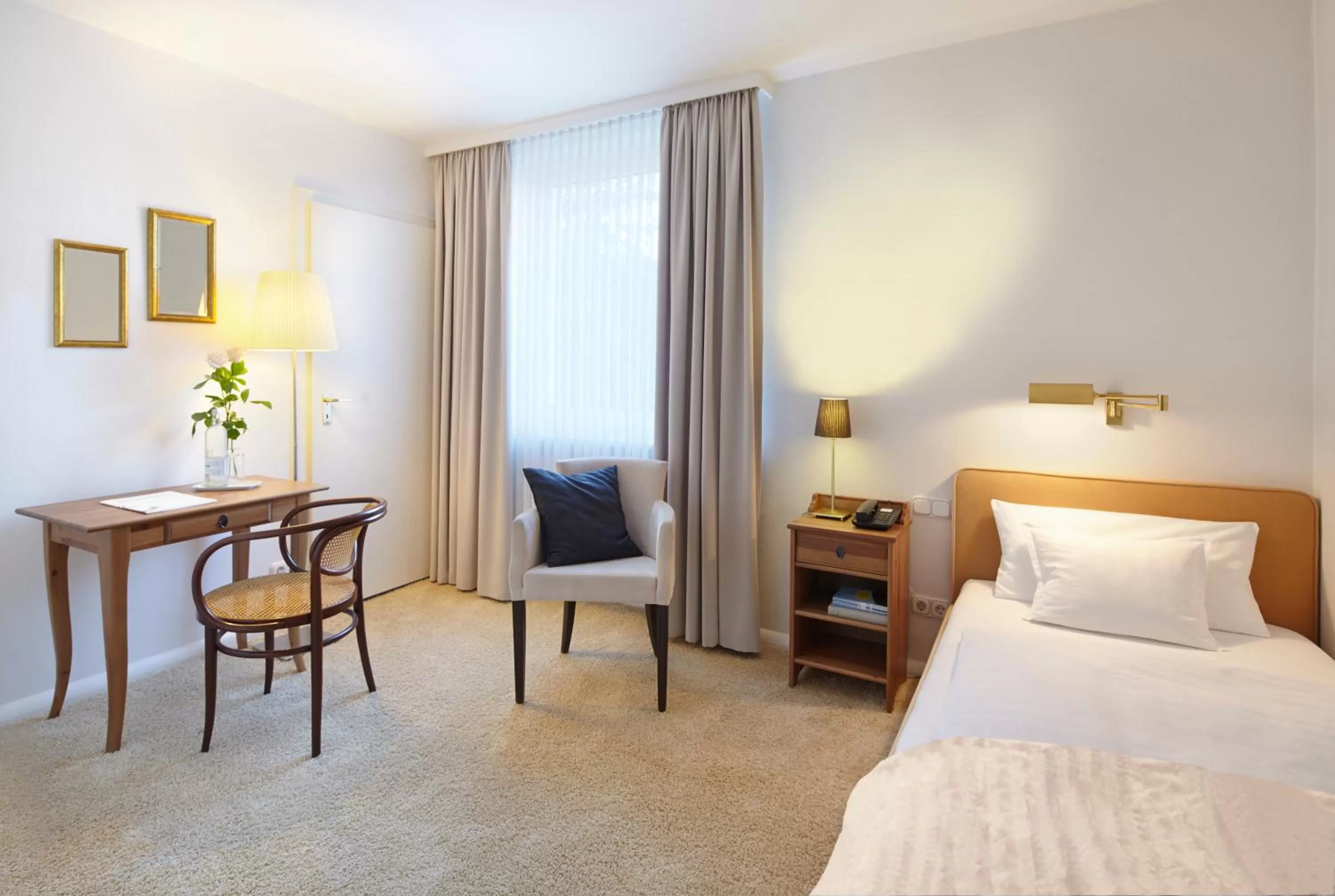 Photo of the whole room, Bed in Hotel Ancora Timmendorfer Strand, Pool inklusive