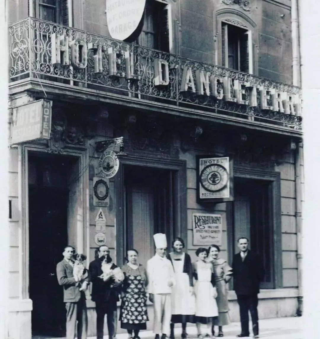 Facade/entrance in Hôtel d'Angleterre, Salon-de-Provence