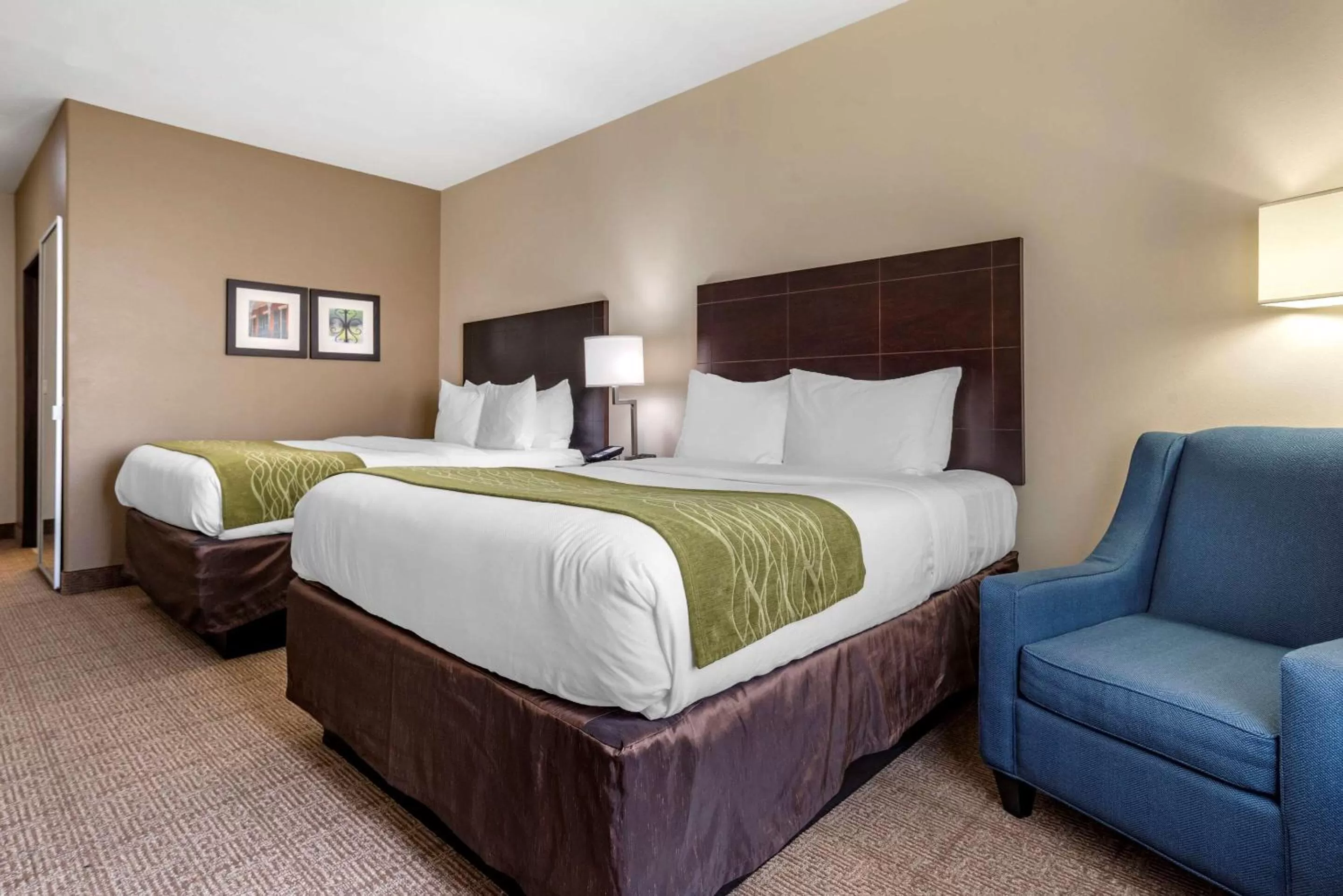 Photo of the whole room, Bed in Comfort Inn & Suites Scott-West Lafayette