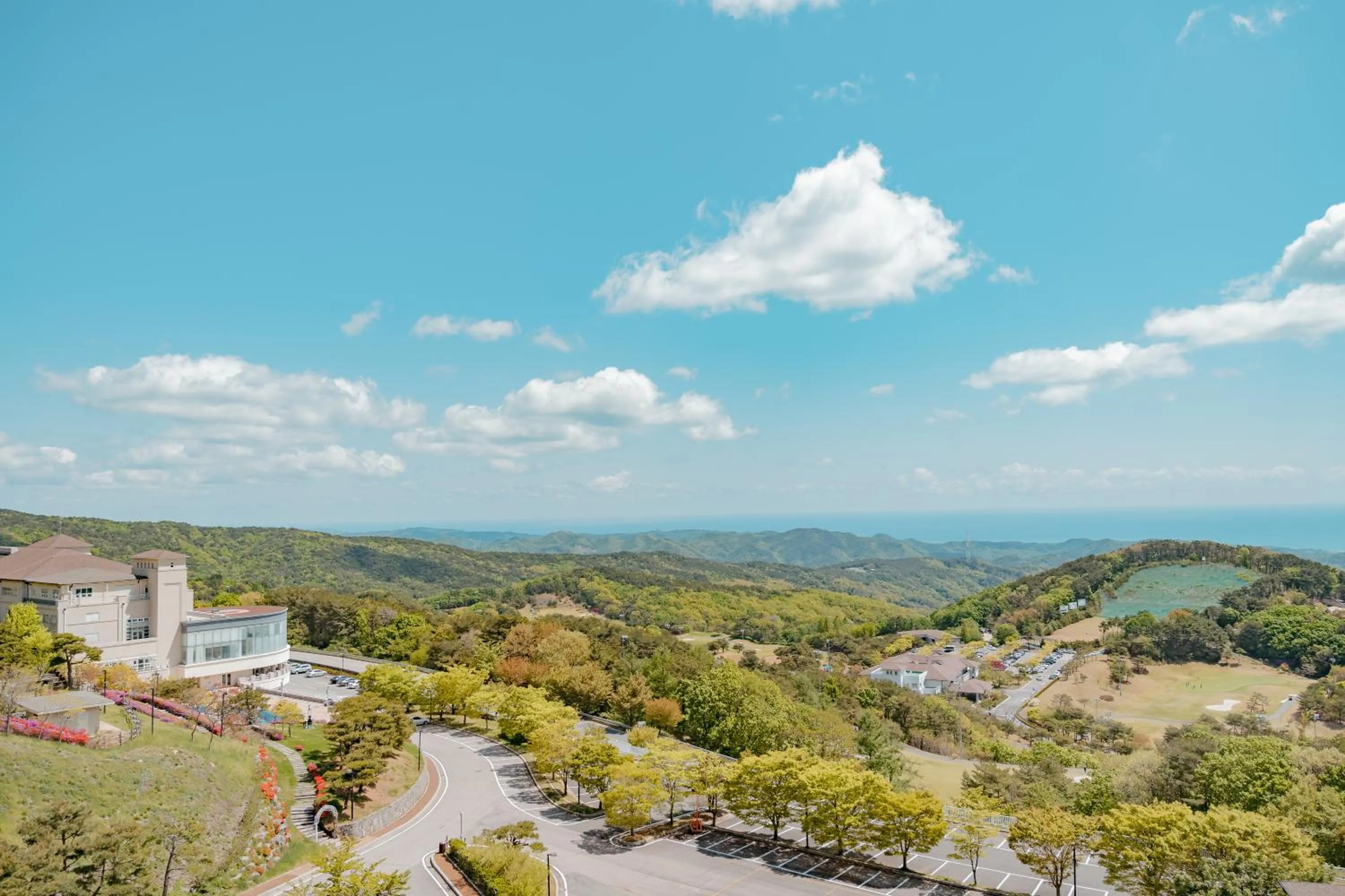 Facade/entrance in Gyeongju Mauna Ocean Resort