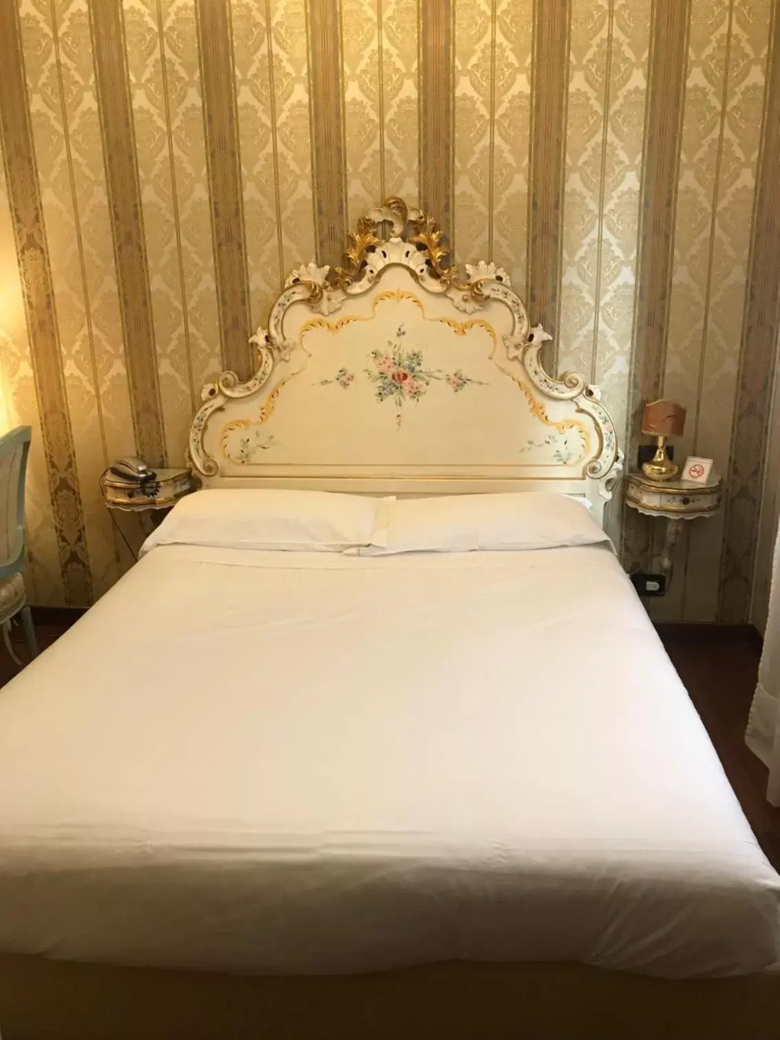 Bed in Hotel Carlton On The Grand Canal