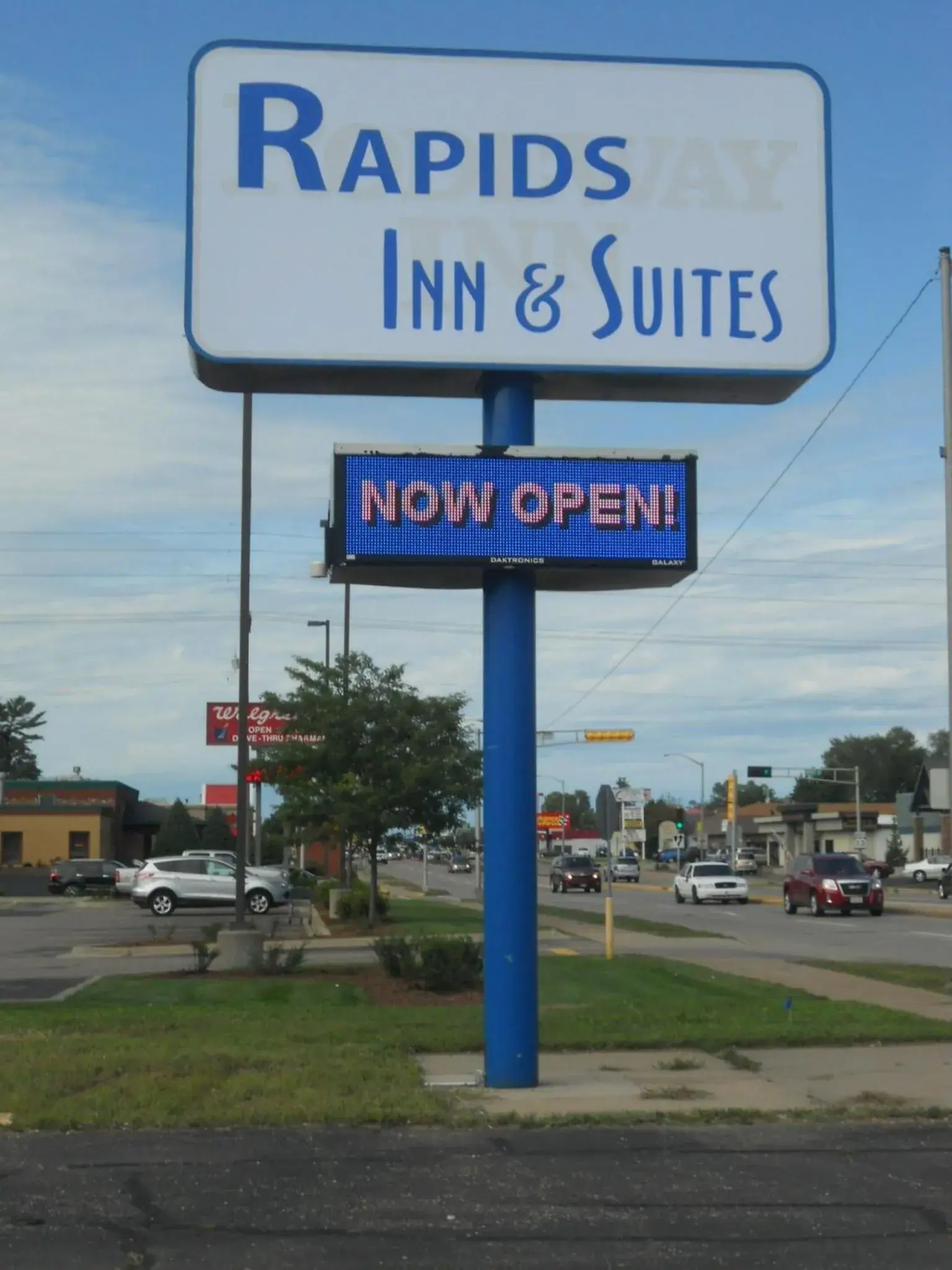 Rapids Inn & Suites