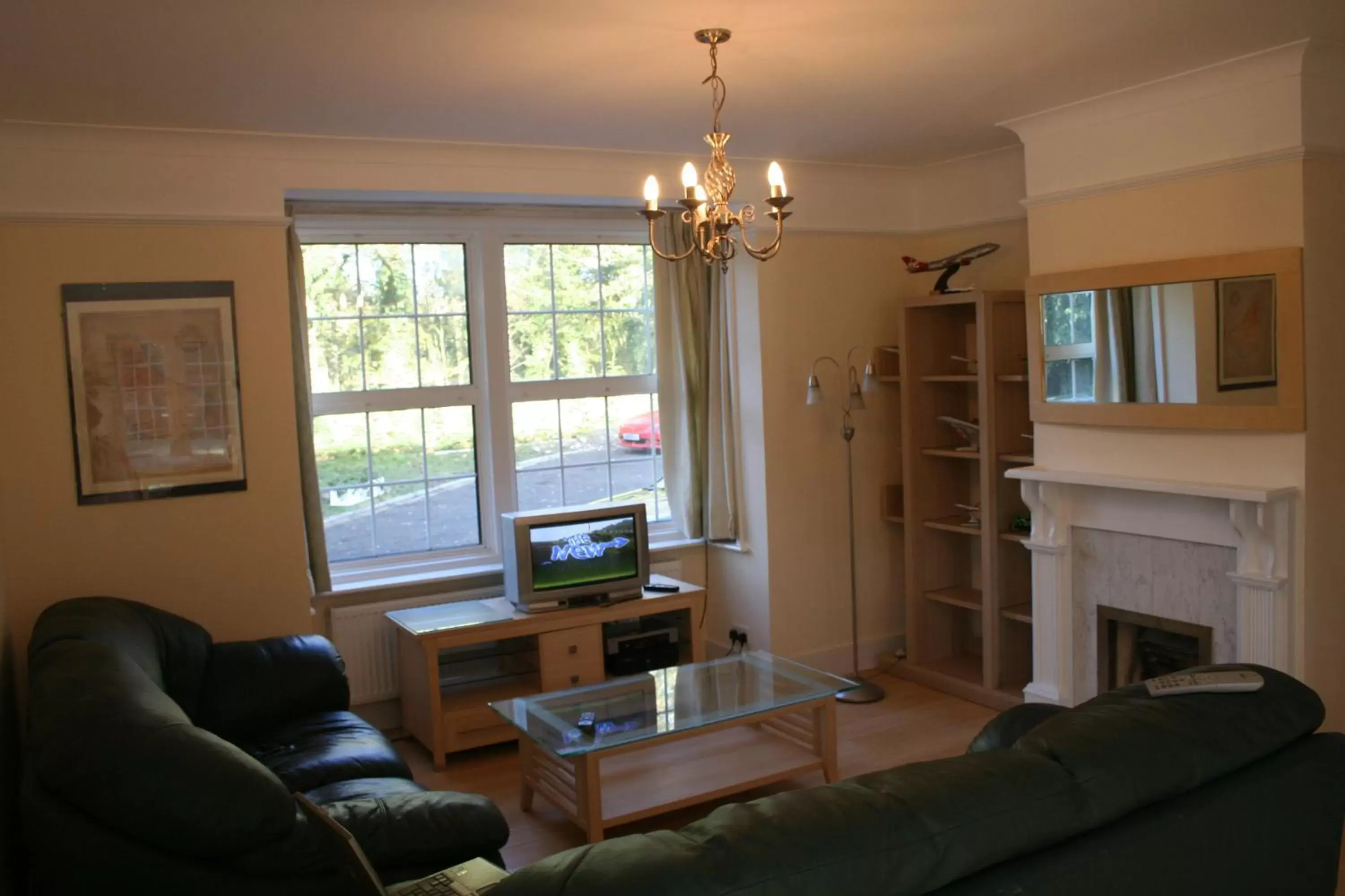 Lounge or bar, Seating Area in Oakhurst Gatwick B&B