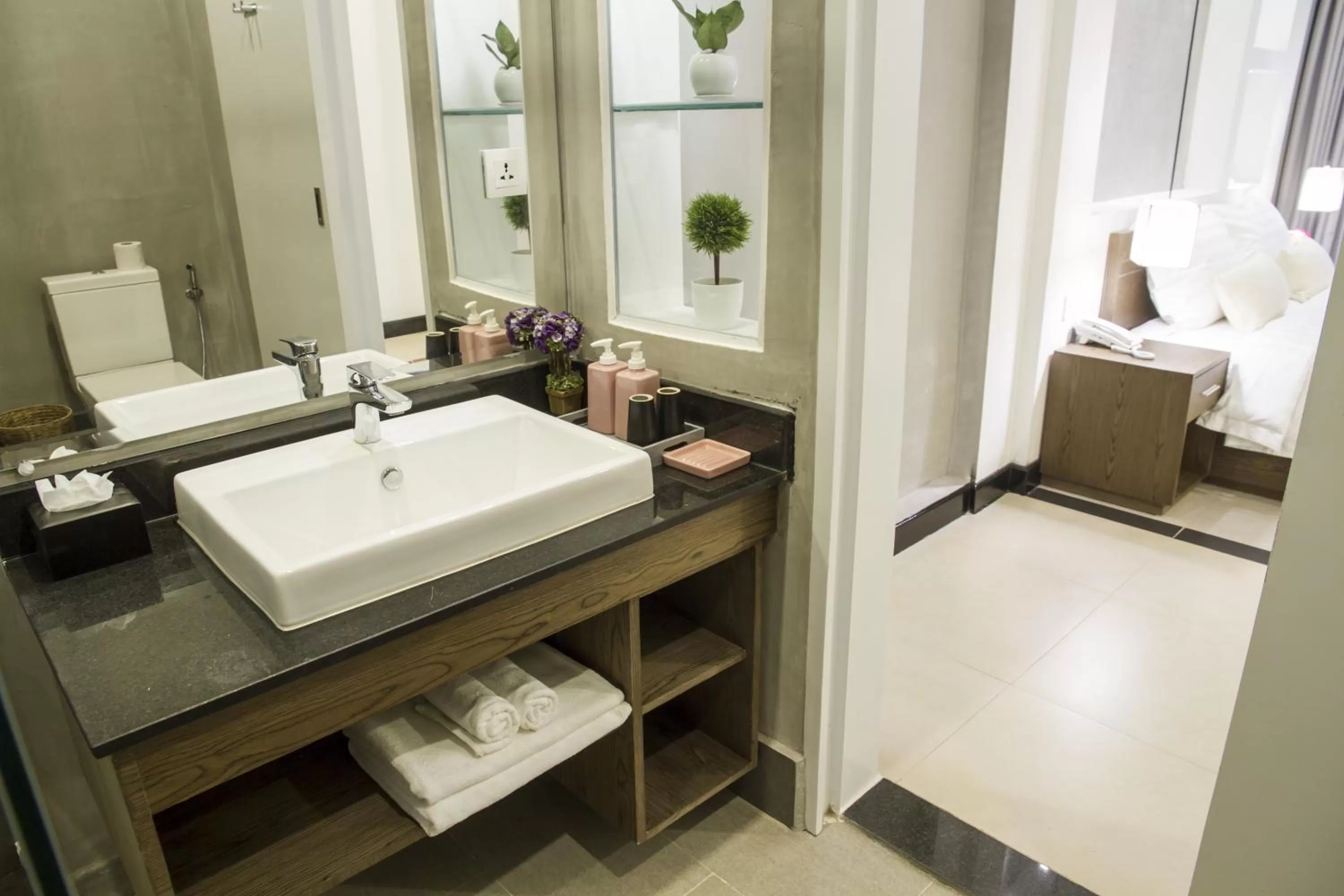 Toilet, Bed in Asiban Quay Boutique Hotel