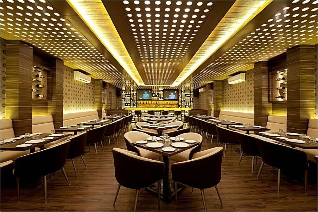 Restaurant/places to eat in Hotel Plaza