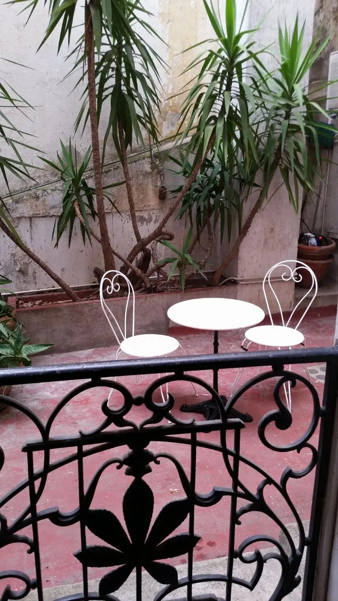 Patio, Balcony/Terrace in Hotel De France